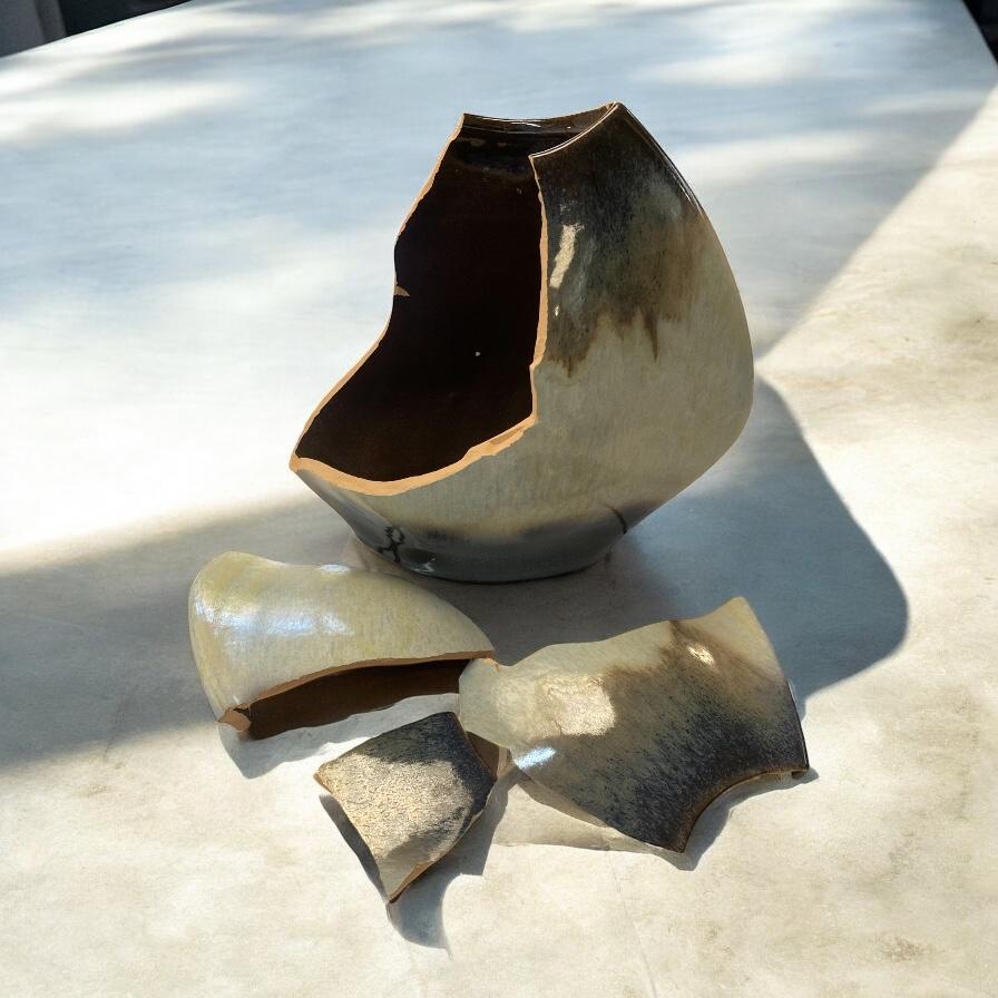 Porcellana Vaso in gres Stormy Sky, Opera Love Quote Kintsugi in vendita