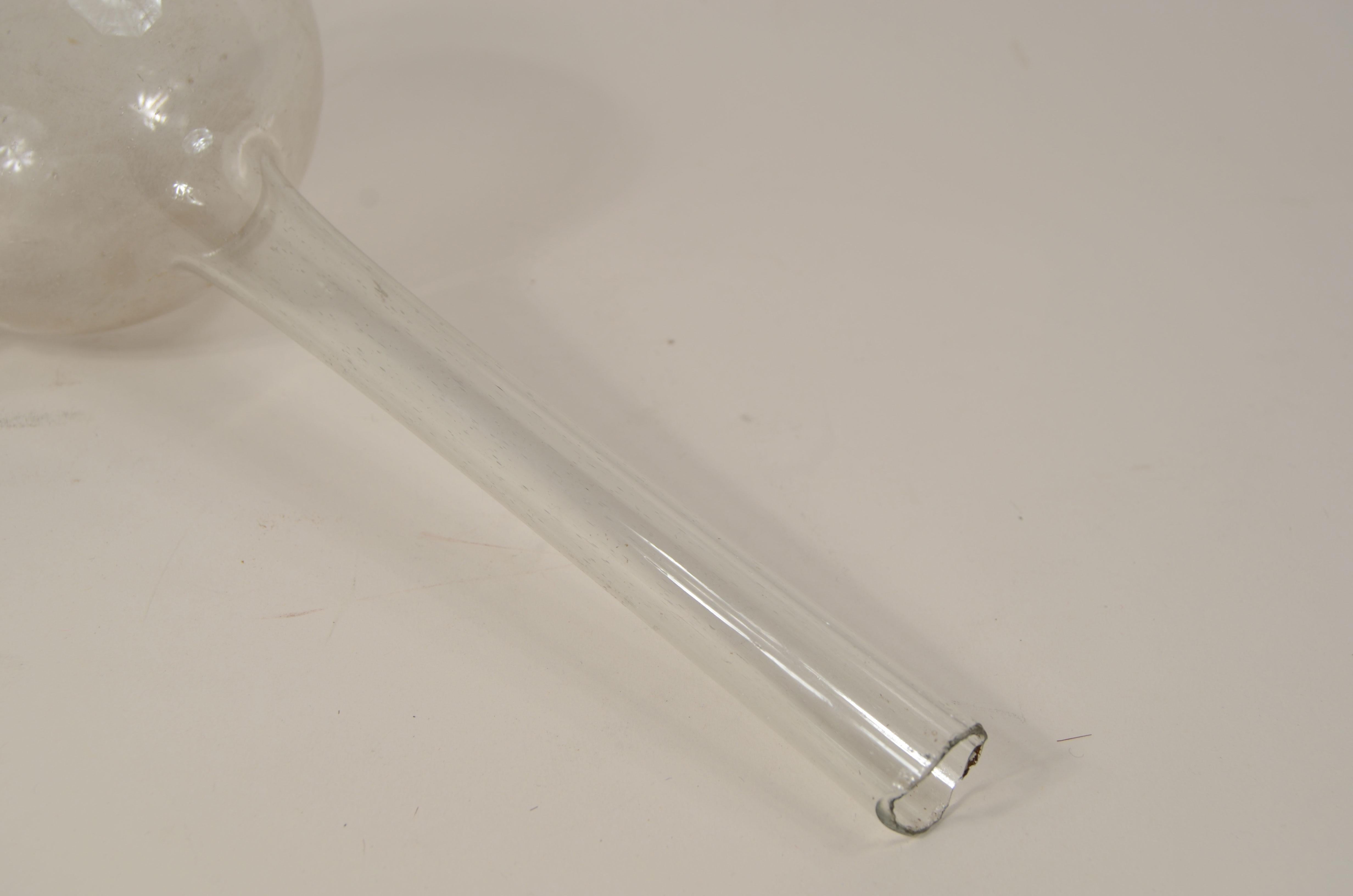 Transparent blown glass laboratory retort from the early 19th century. For Sale 5