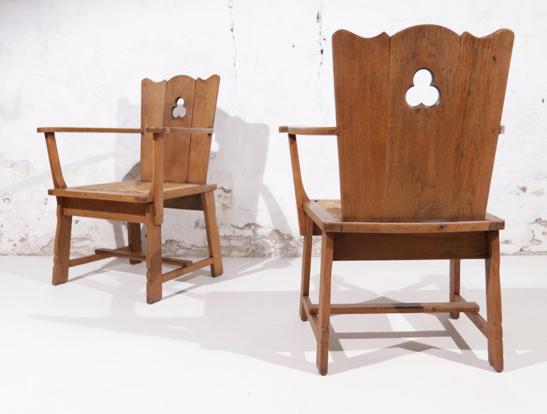 Story Book Pair of Dutch Brutalist Oak and Rush Throne-Like Lounge Chairs In Good Condition For Sale In Boven Leeuwen, NL