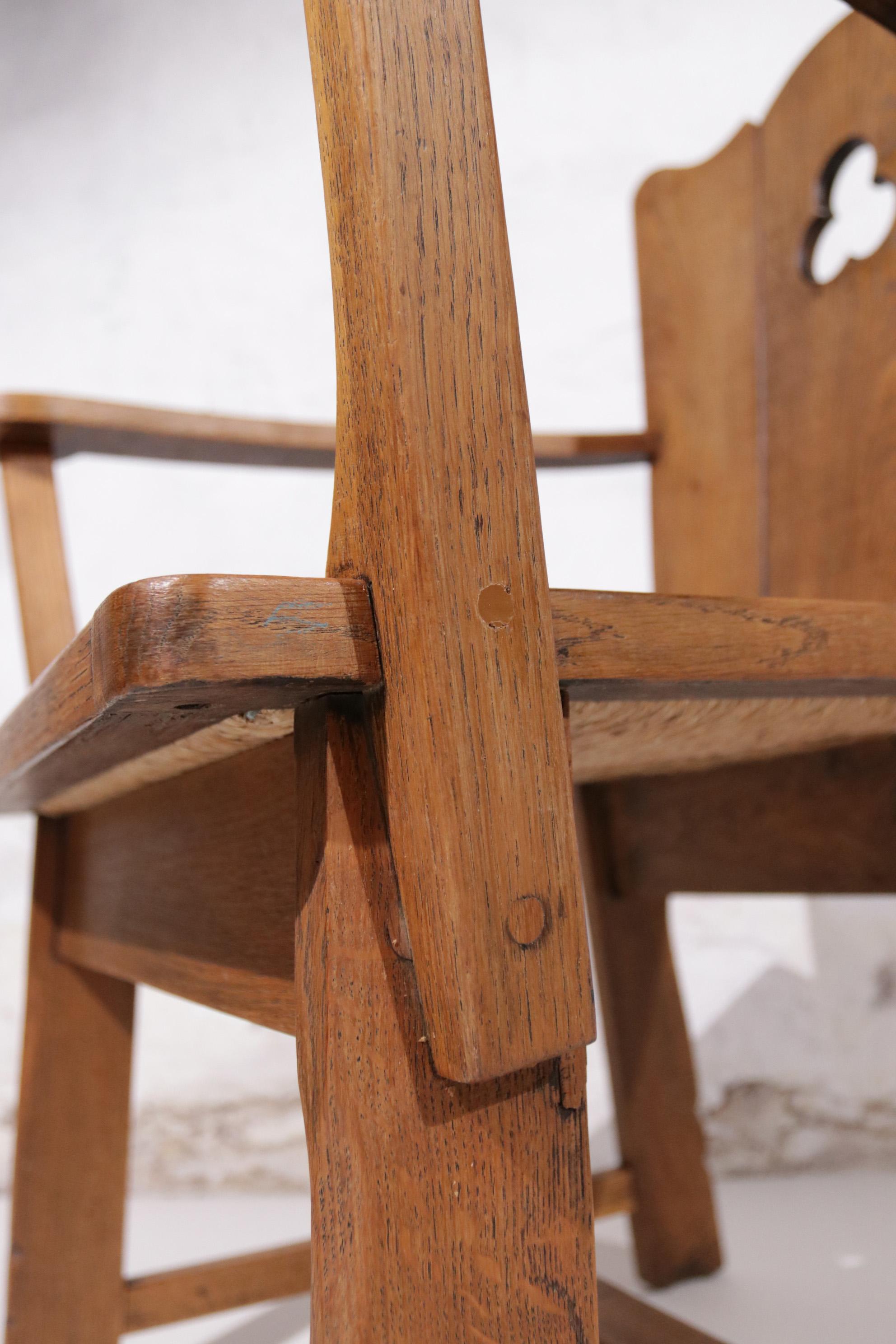 Paire de fauteuils de salon néerlandais de style brutaliste en chêne et jonc ressemblant à des trônes Bon état - En vente à Boven Leeuwen, NL