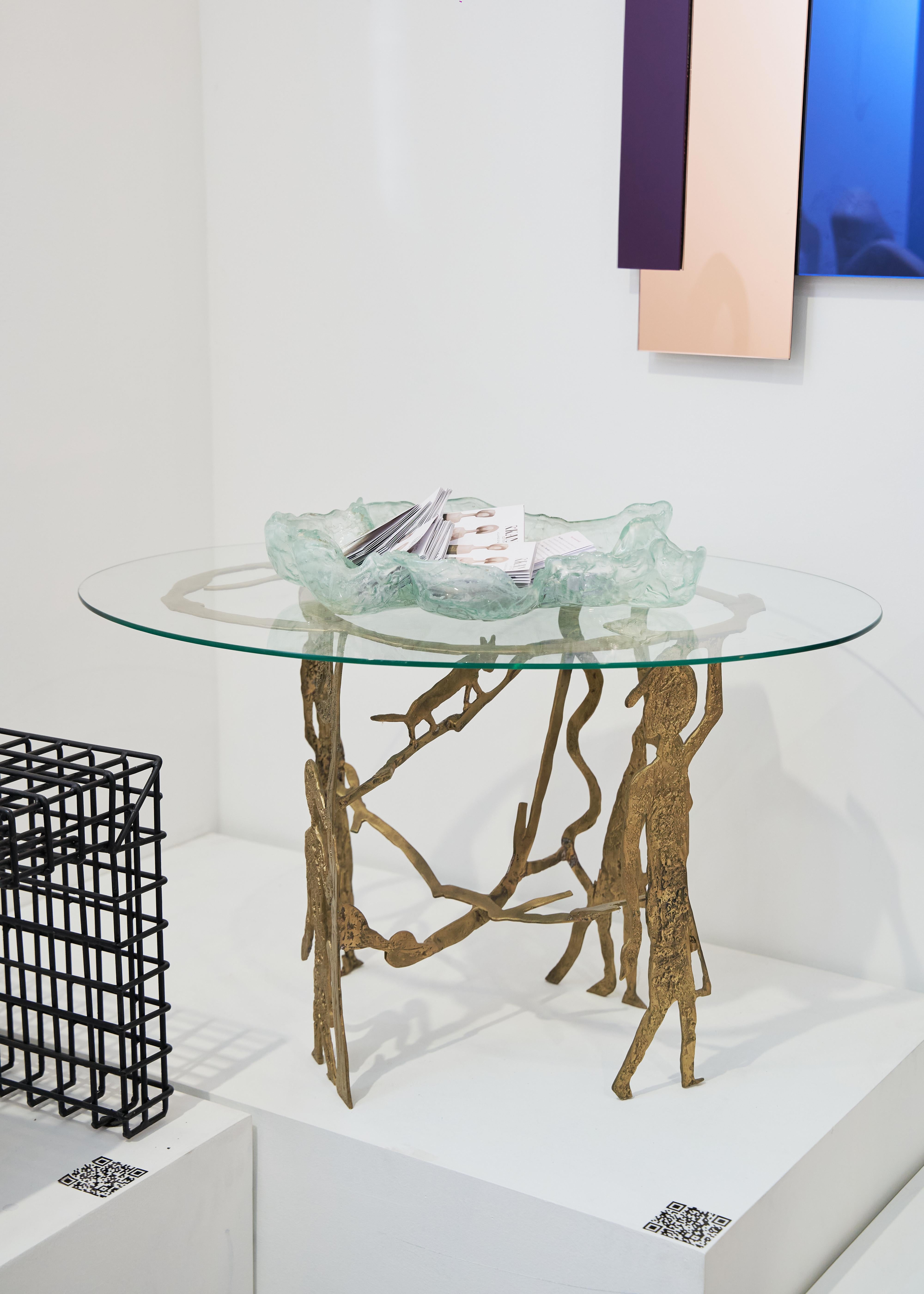 Égyptien Story of Us - Table d'appoint en laiton et verre en vente
