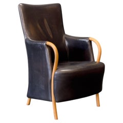 Sillón Stouby de piel negra y abedul