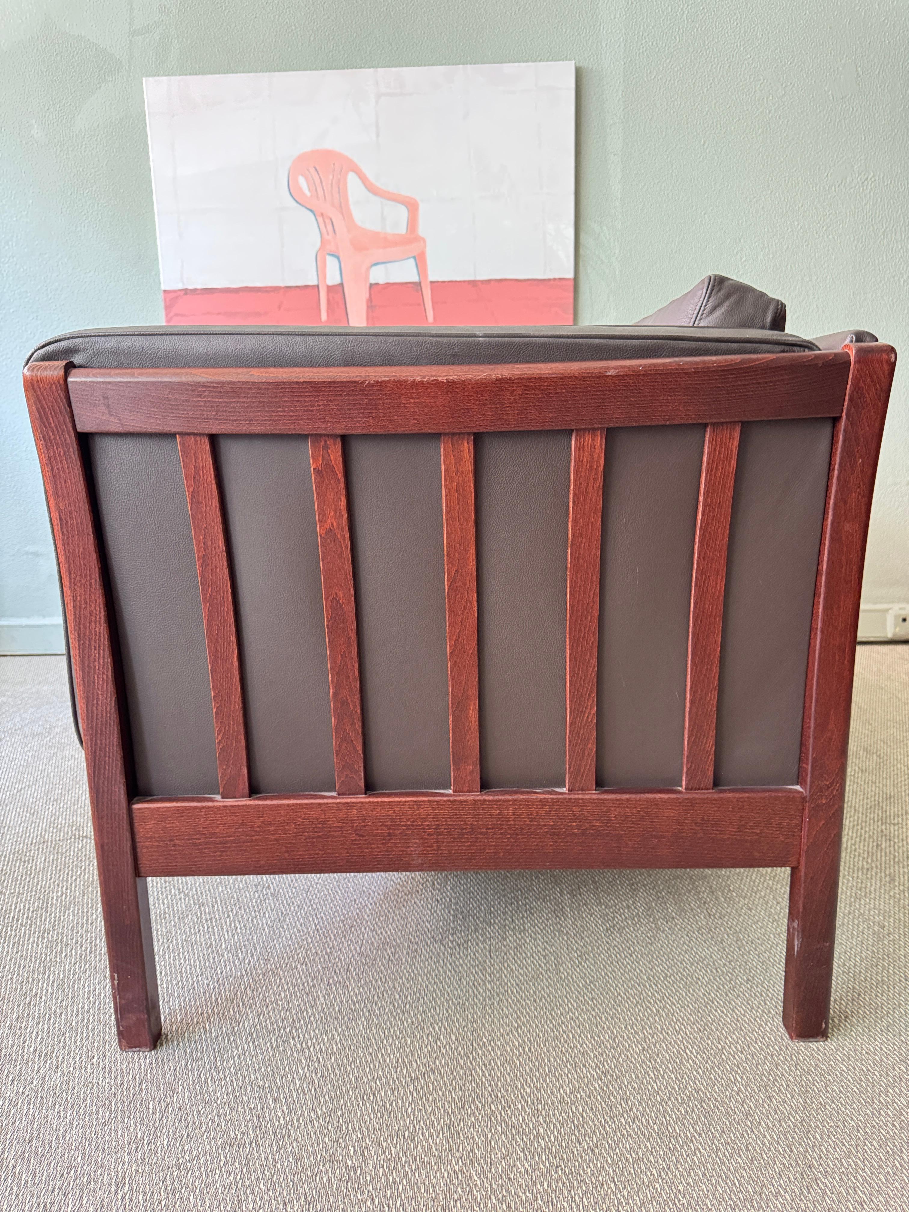 Stouby Dänisches modernes braunes Leder Buchenholz skulpturales zweisitziges Sofa 1980s im Angebot 6