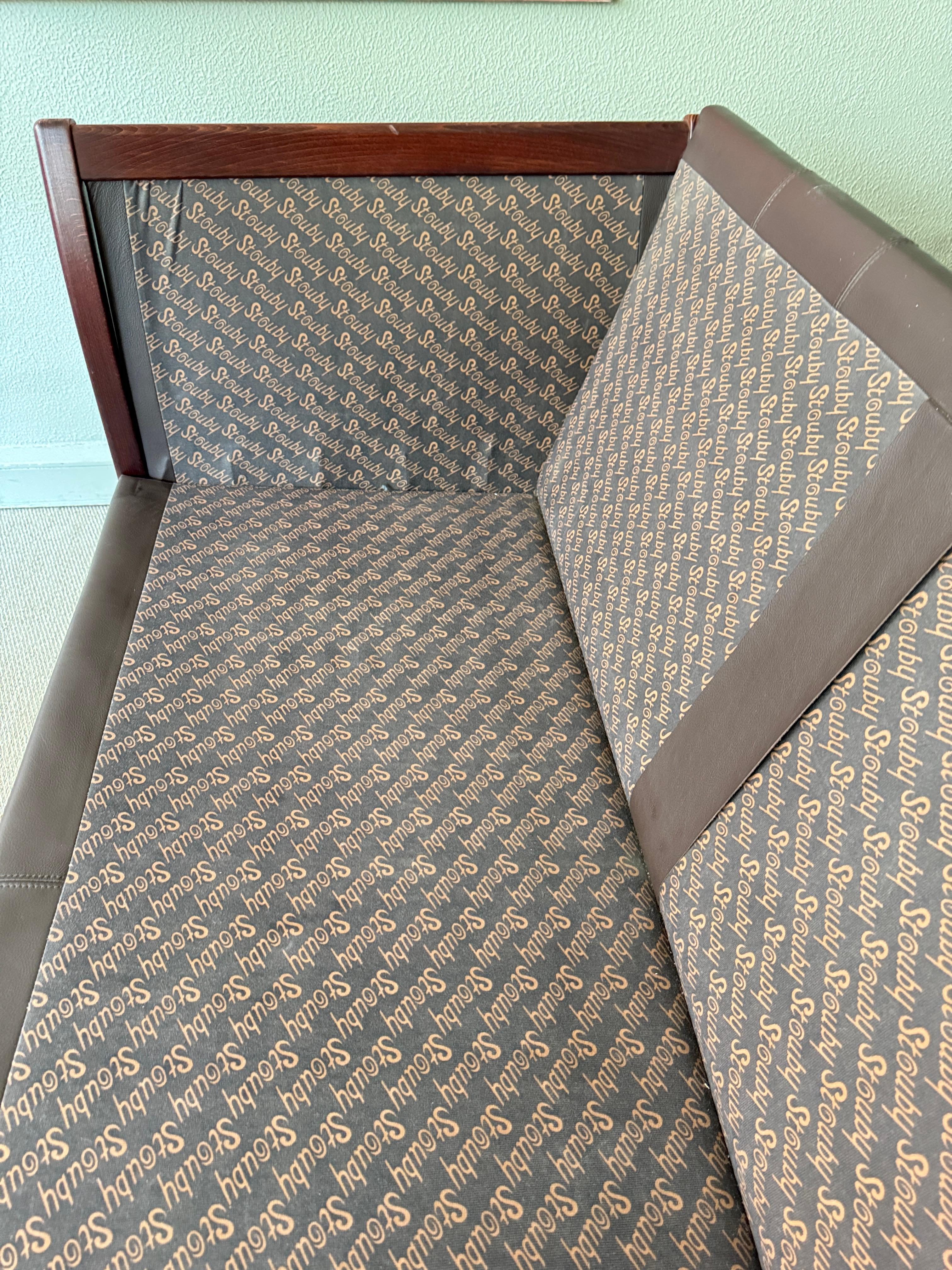Stouby Dänisches modernes braunes Leder Buchenholz skulpturales zweisitziges Sofa 1980s im Angebot 12