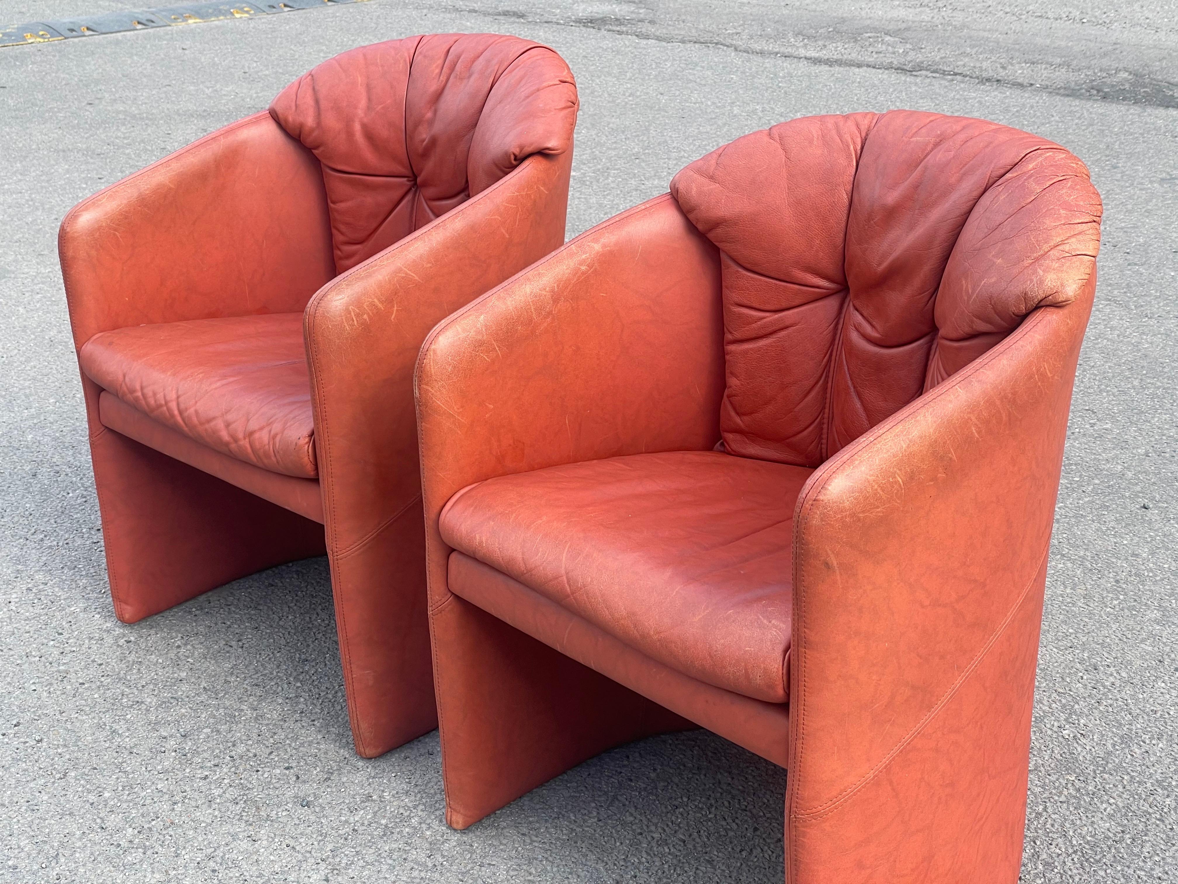 Paire de fauteuils club danois en cuir des années 1980 de Stouby en vente 3