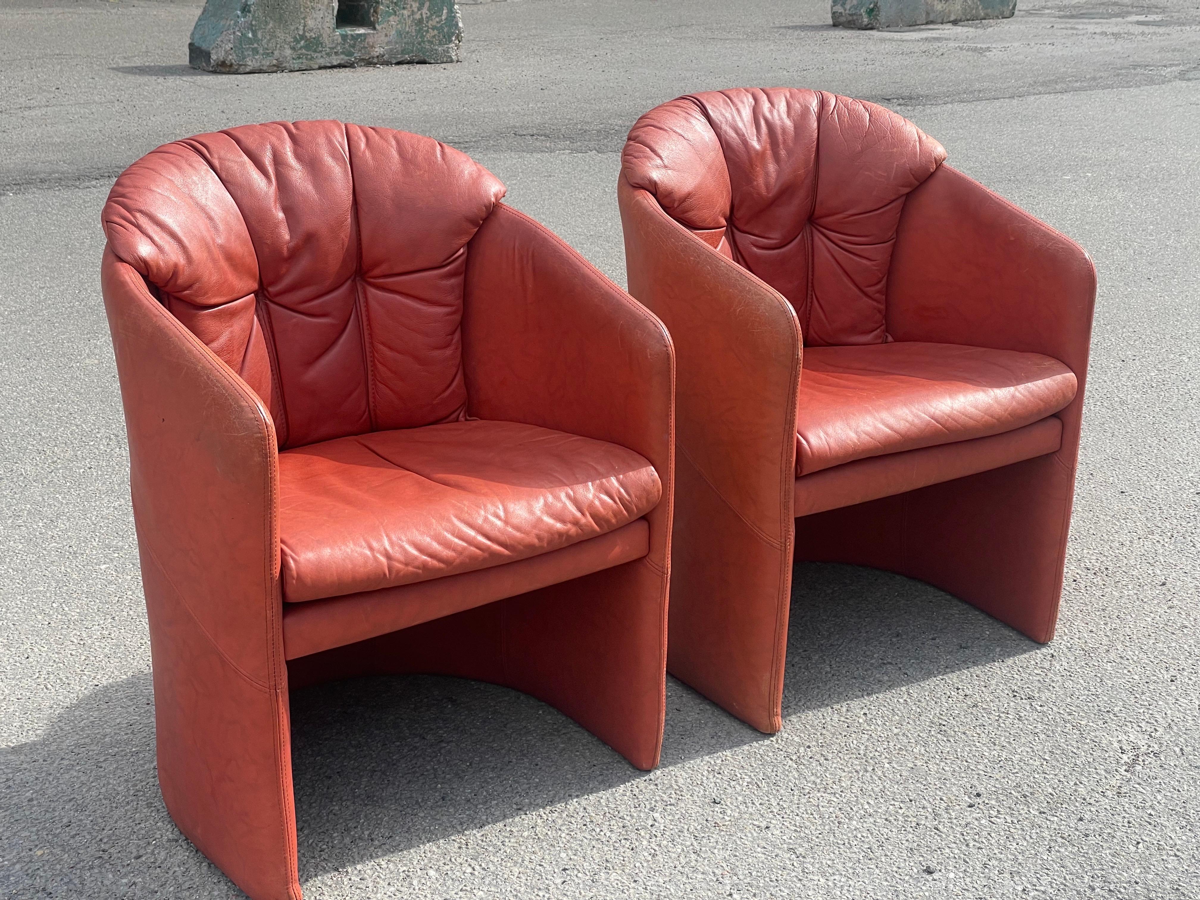 Paire de fauteuils club danois en cuir des années 1980 de Stouby en vente 4