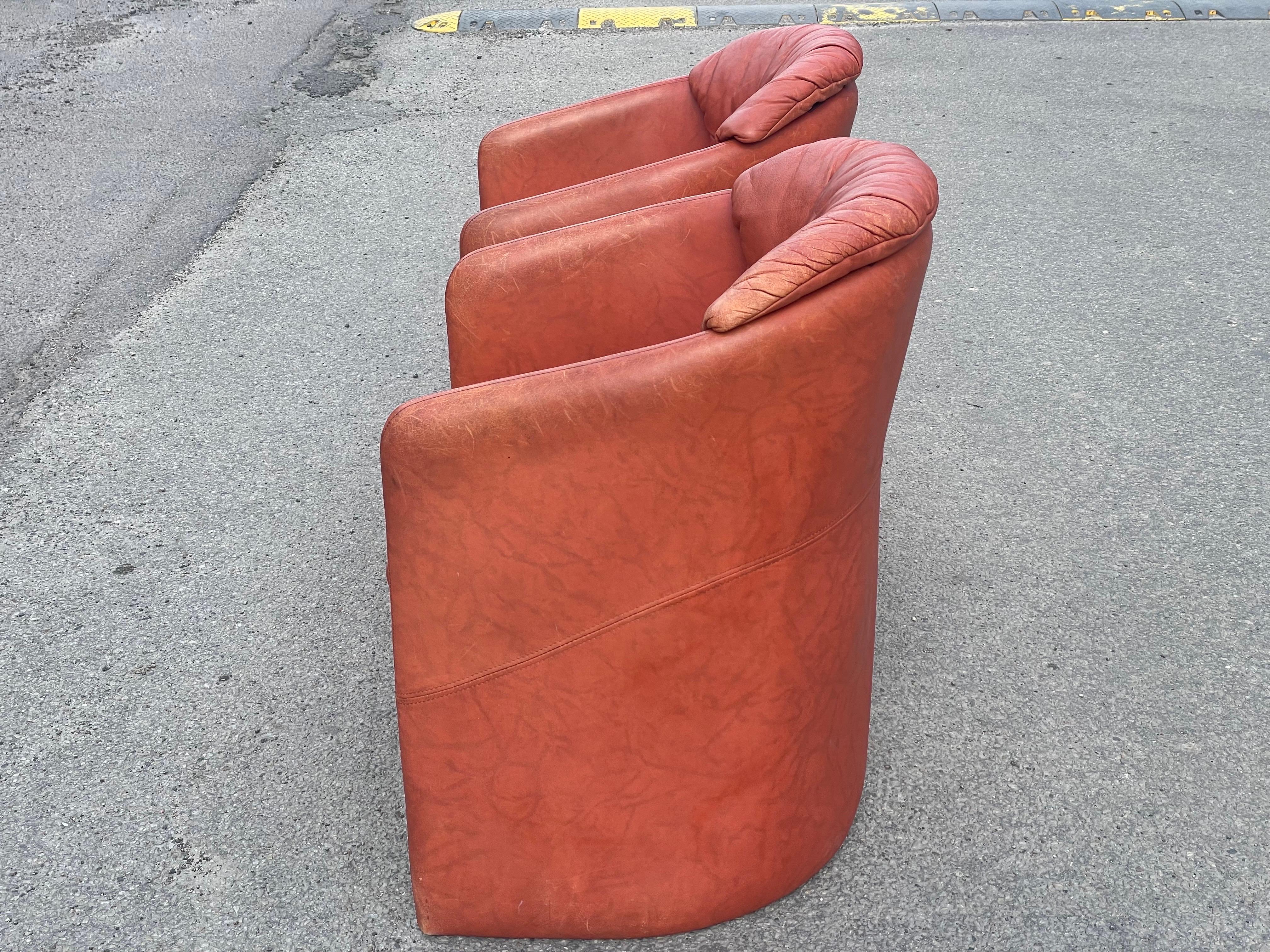 Paire de fauteuils club danois en cuir des années 1980 de Stouby en vente 5