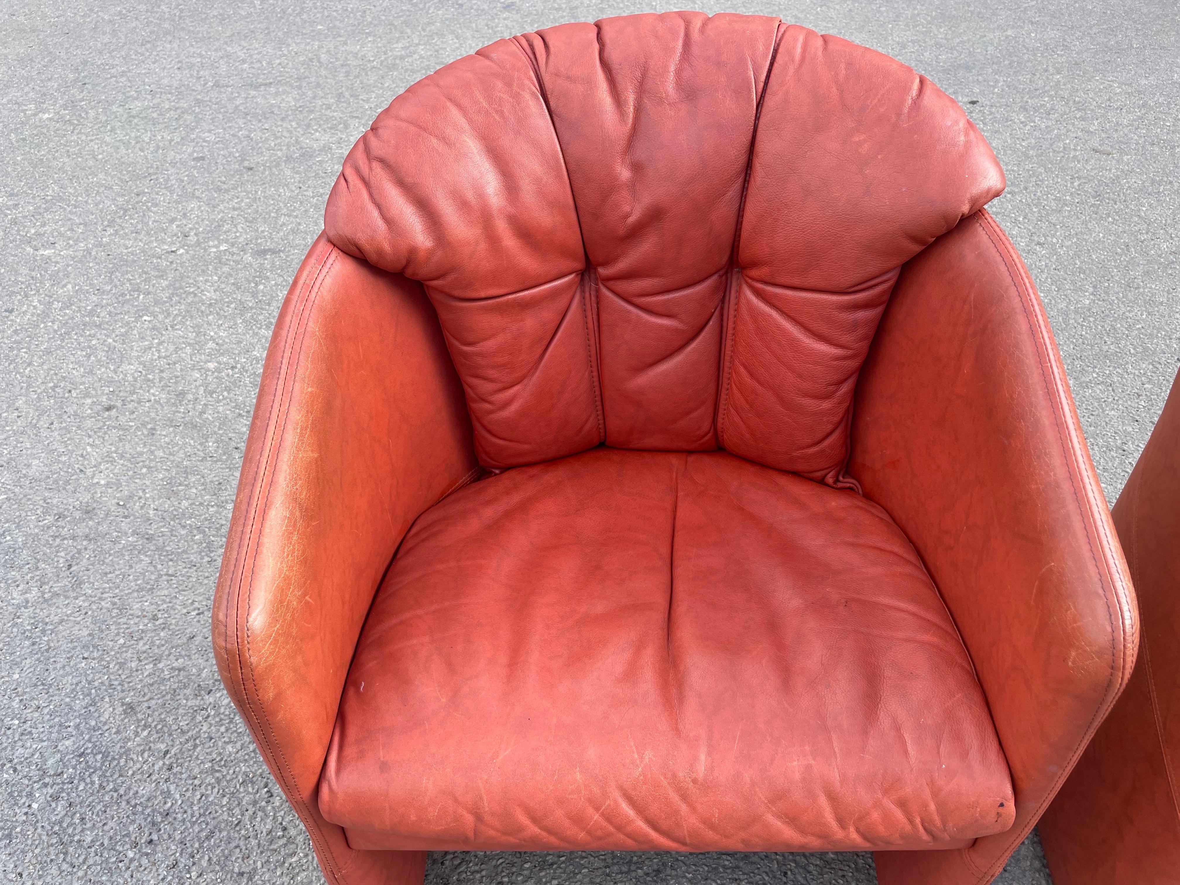 Paire de fauteuils club danois en cuir des années 1980 de Stouby en vente 7