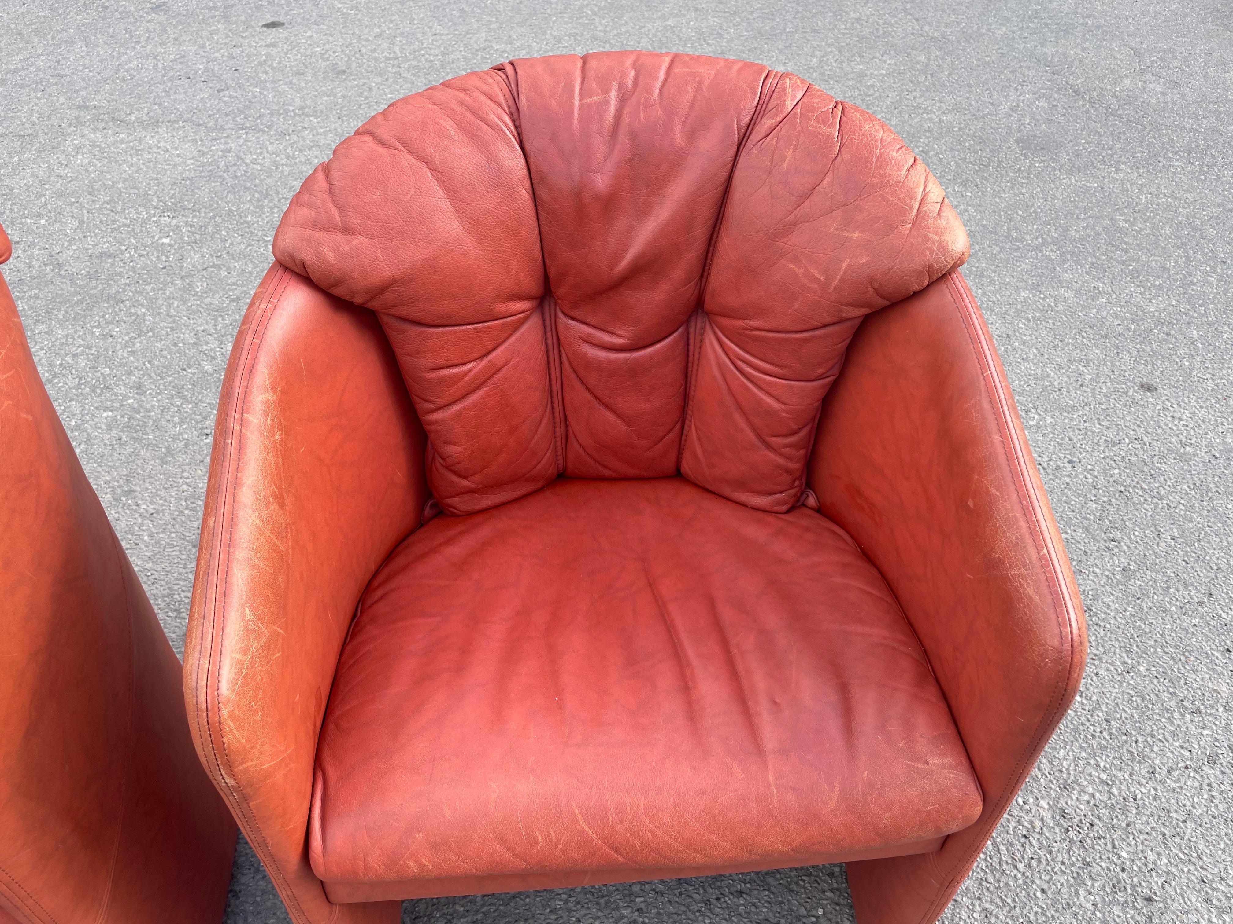 Paire de fauteuils club danois en cuir des années 1980 de Stouby en vente 10
