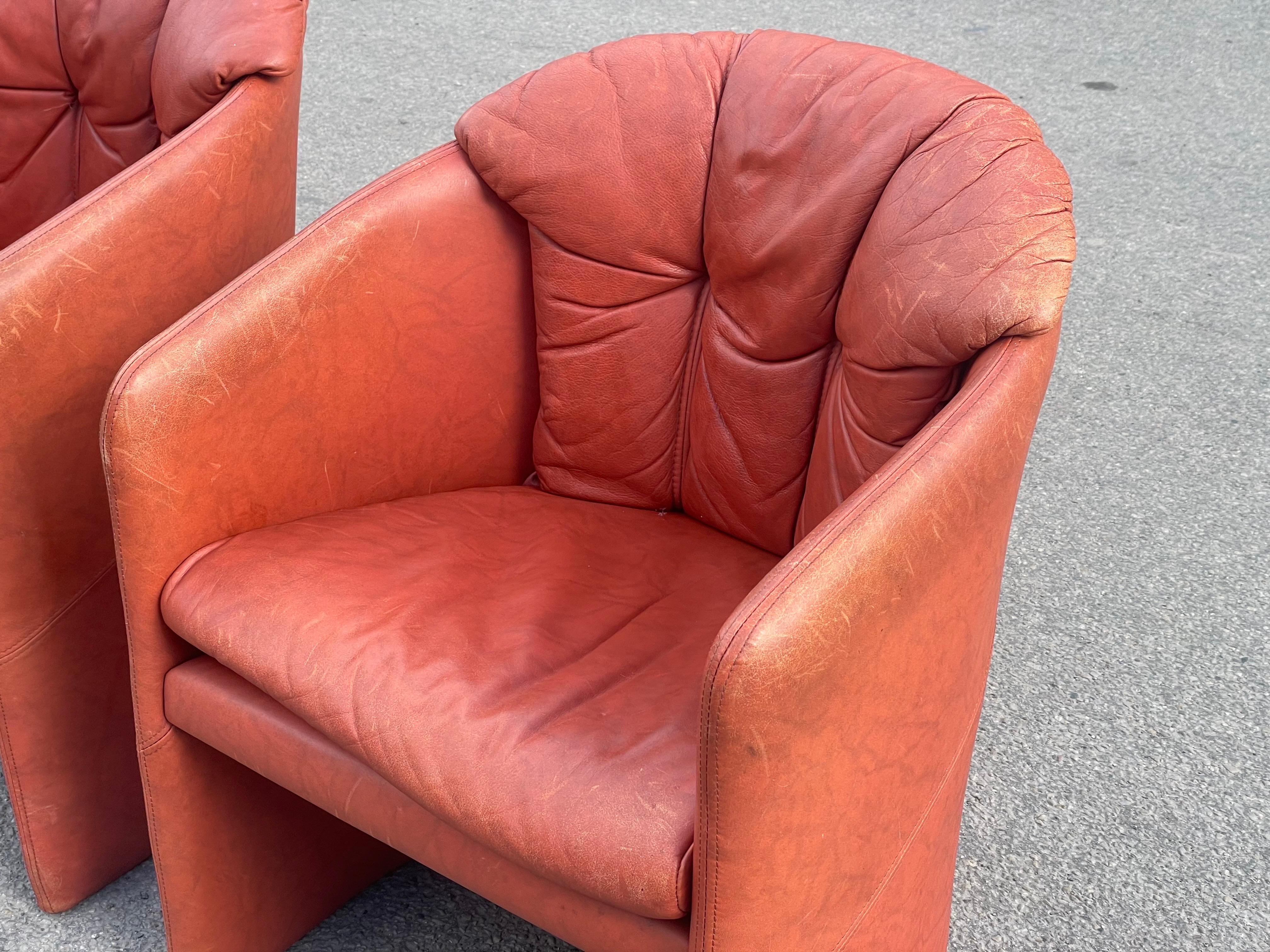 Paire de fauteuils club danois en cuir des années 1980 de Stouby en vente 11