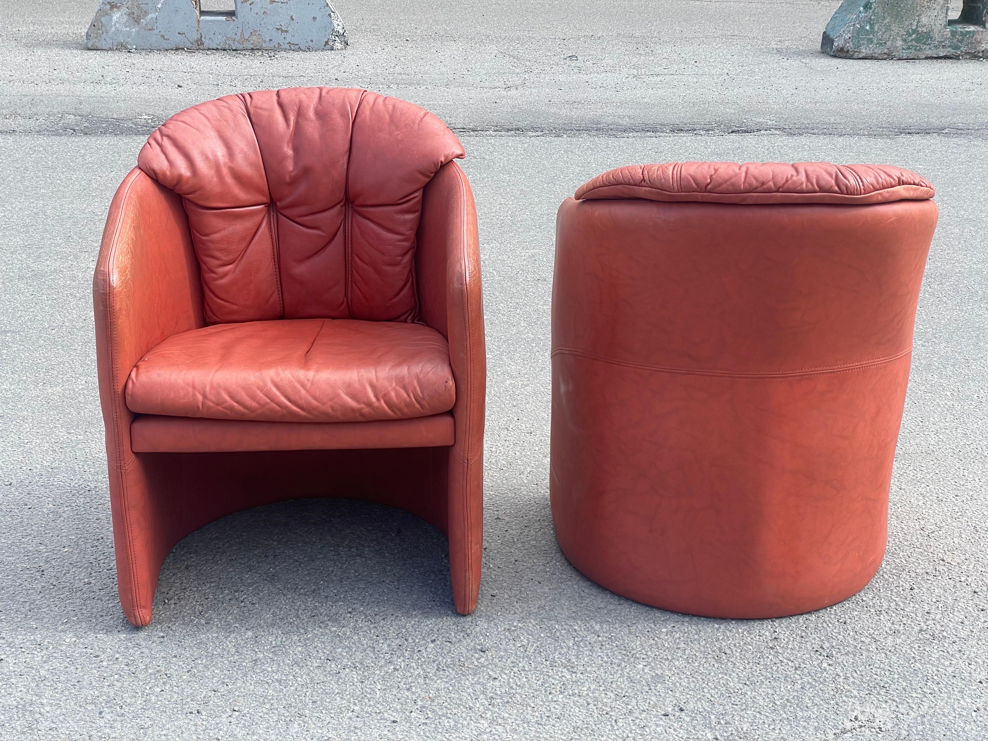 Mid-Century Modern Paire de fauteuils club danois en cuir des années 1980 de Stouby en vente