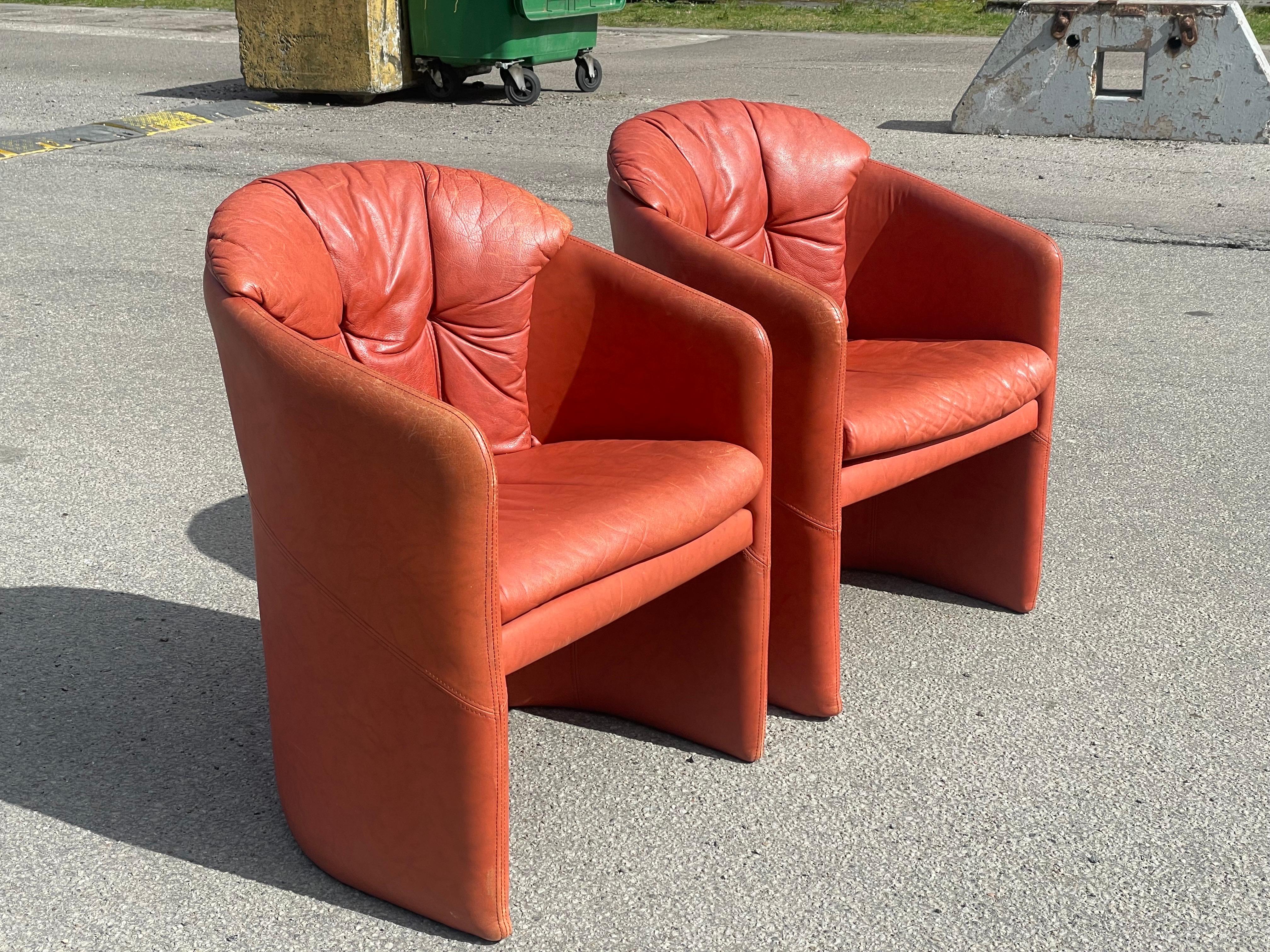 A pair of Danish 1980´s Leather Upholstered Club Chairs from Stouby In Good Condition For Sale In Copenhagen, DK