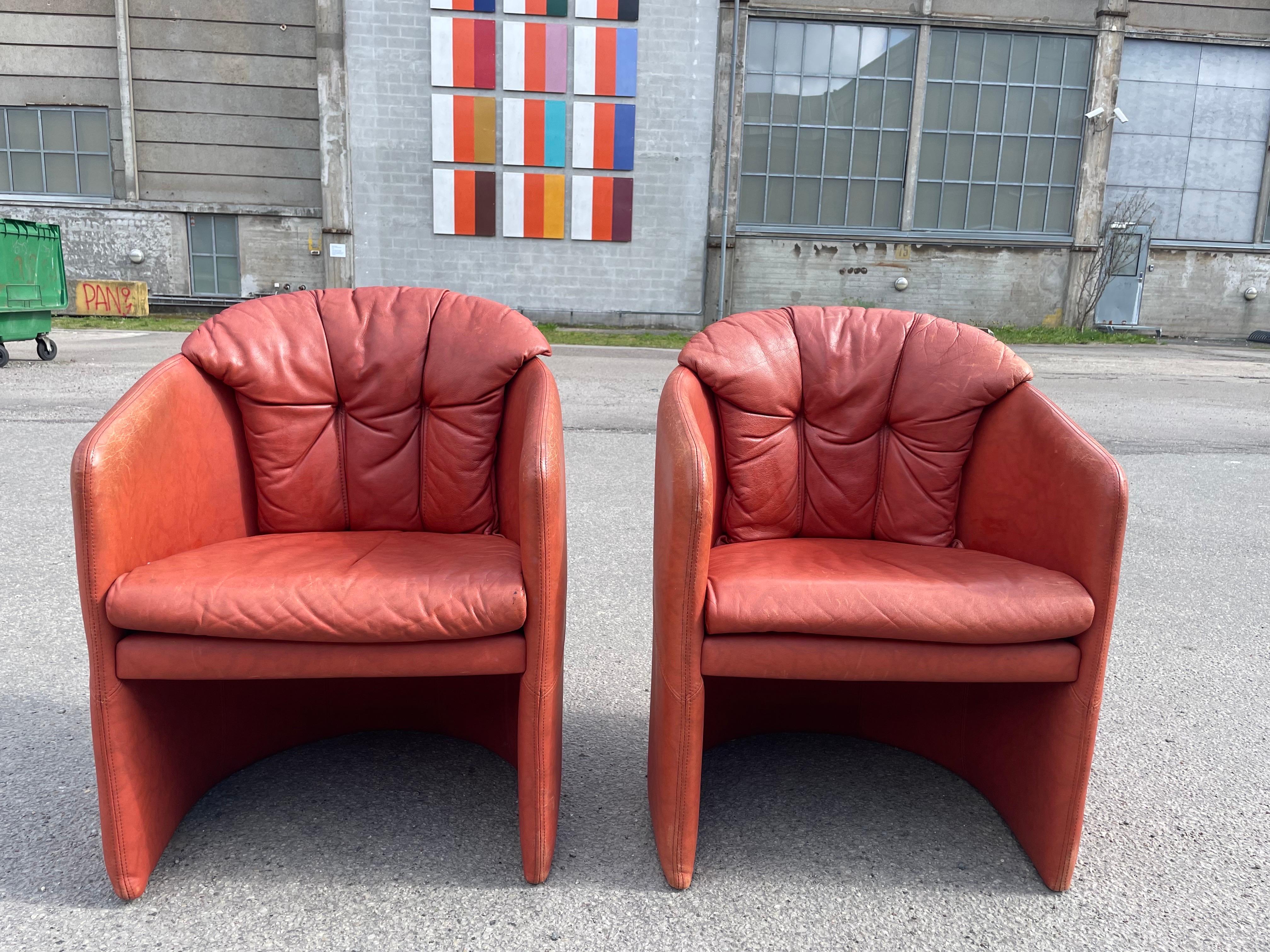 Paire de fauteuils club danois en cuir des années 1980 de Stouby en vente 1