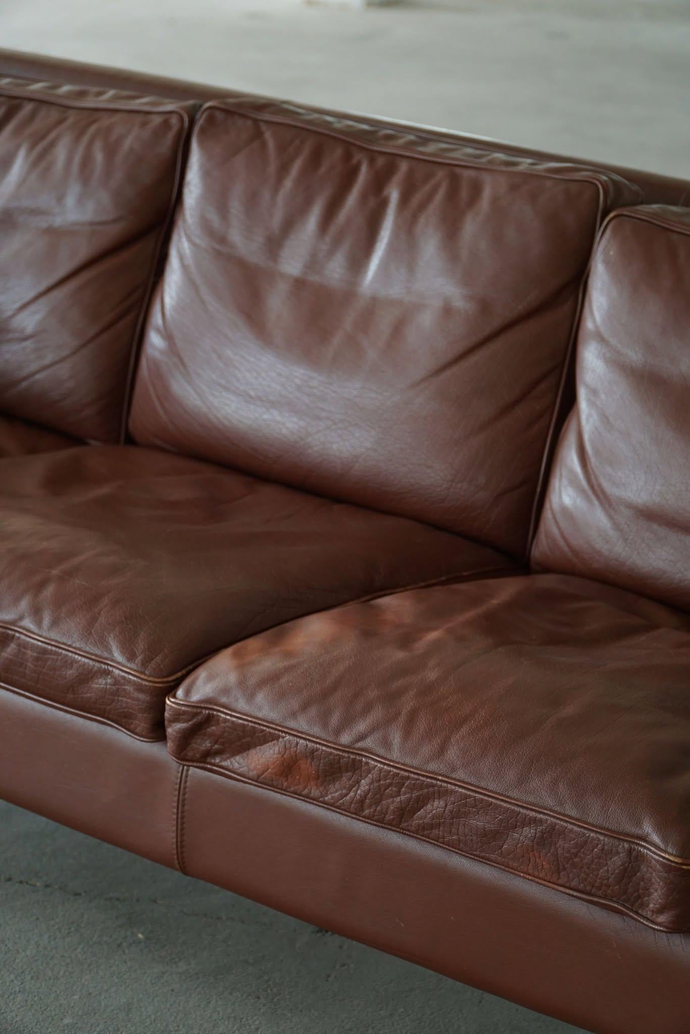 Stouby Møbelfabrik, Mid Century 3-Seater Sofa in Brown Leather, Made in 1970s For Sale 4