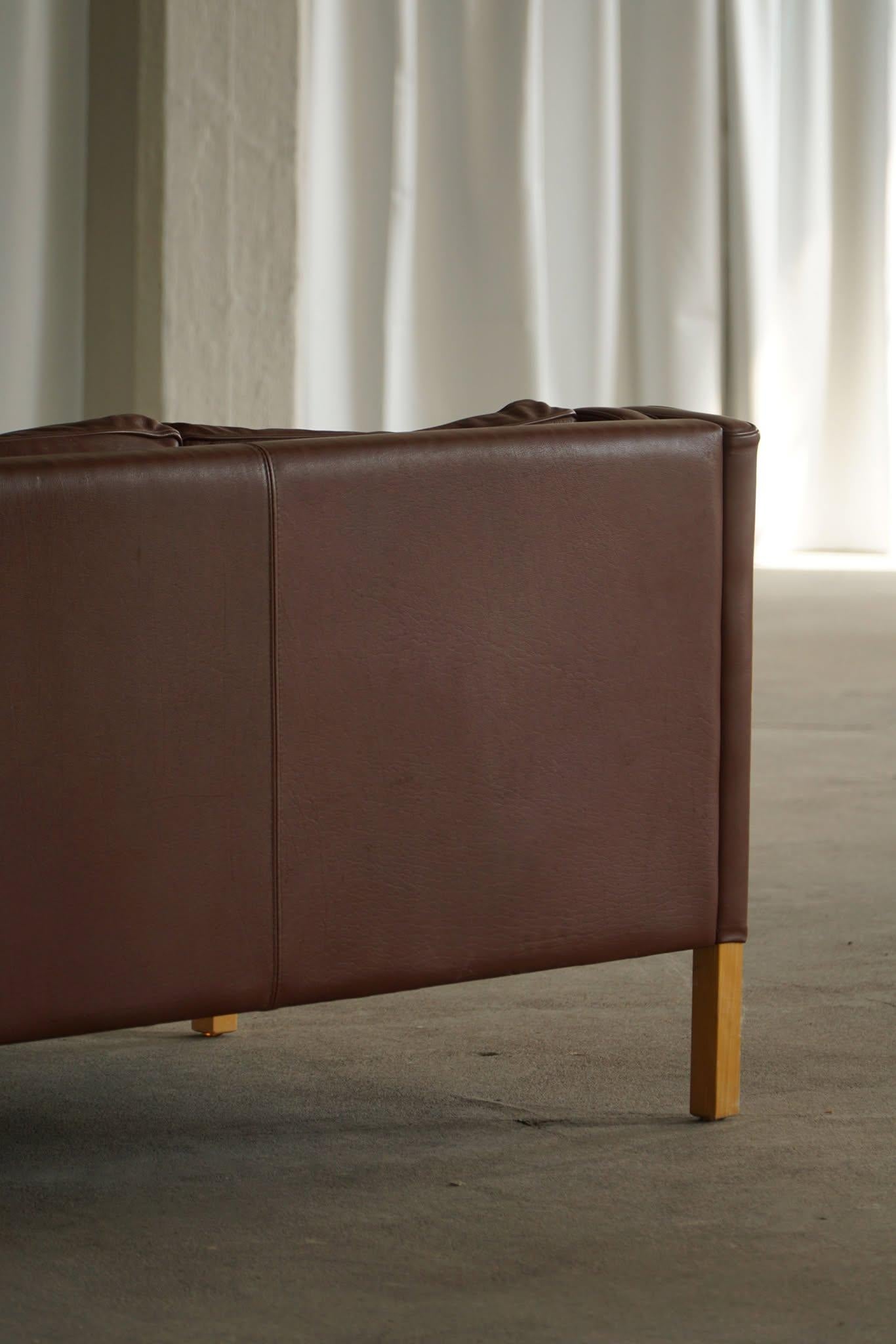 Stouby Møbelfabrik, Mid Century 3-Seater Sofa in Brown Leather, Made in 1970s For Sale 6