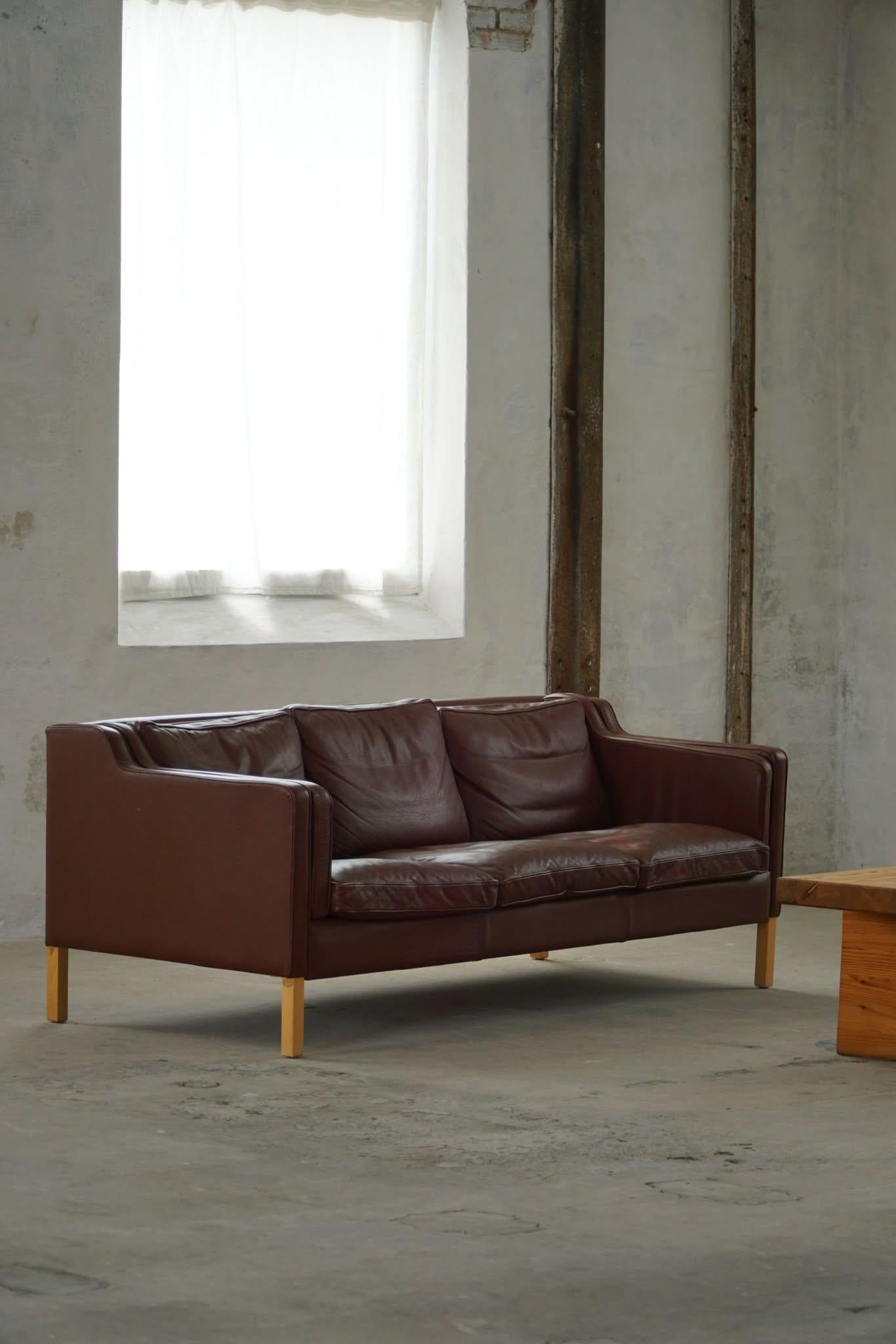 Stouby Møbelfabrik, Mid Century 3-Seater Sofa in Brown Leather, Made in 1970s For Sale 10