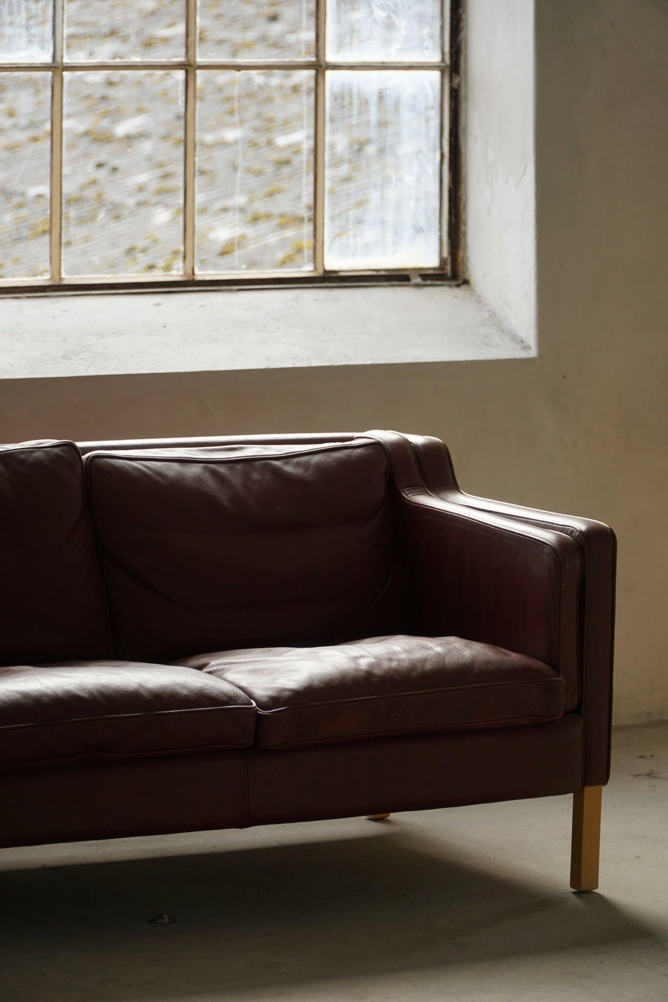 Stouby Møbelfabrik, Mid Century 3-Seater Sofa in Brown Leather, Made in 1970s For Sale 2