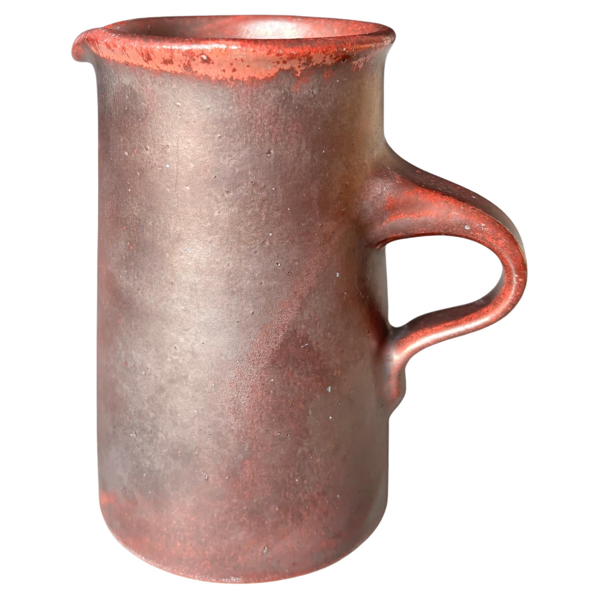 Vase pichet en grès brun et rouge de The Moderns, 1960s