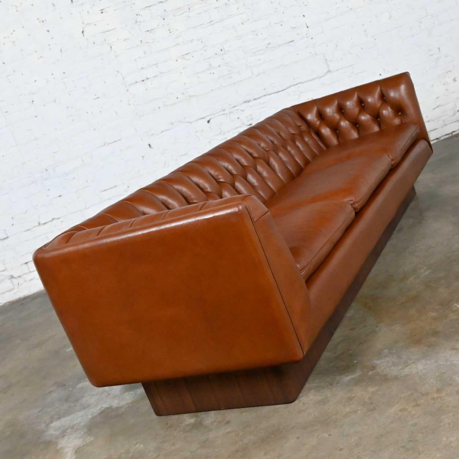 Stow & Davis Cognac Leather Modern Tuxedo Chesterfield Style Tufted Sofa In Good Condition For Sale In Topeka, KS