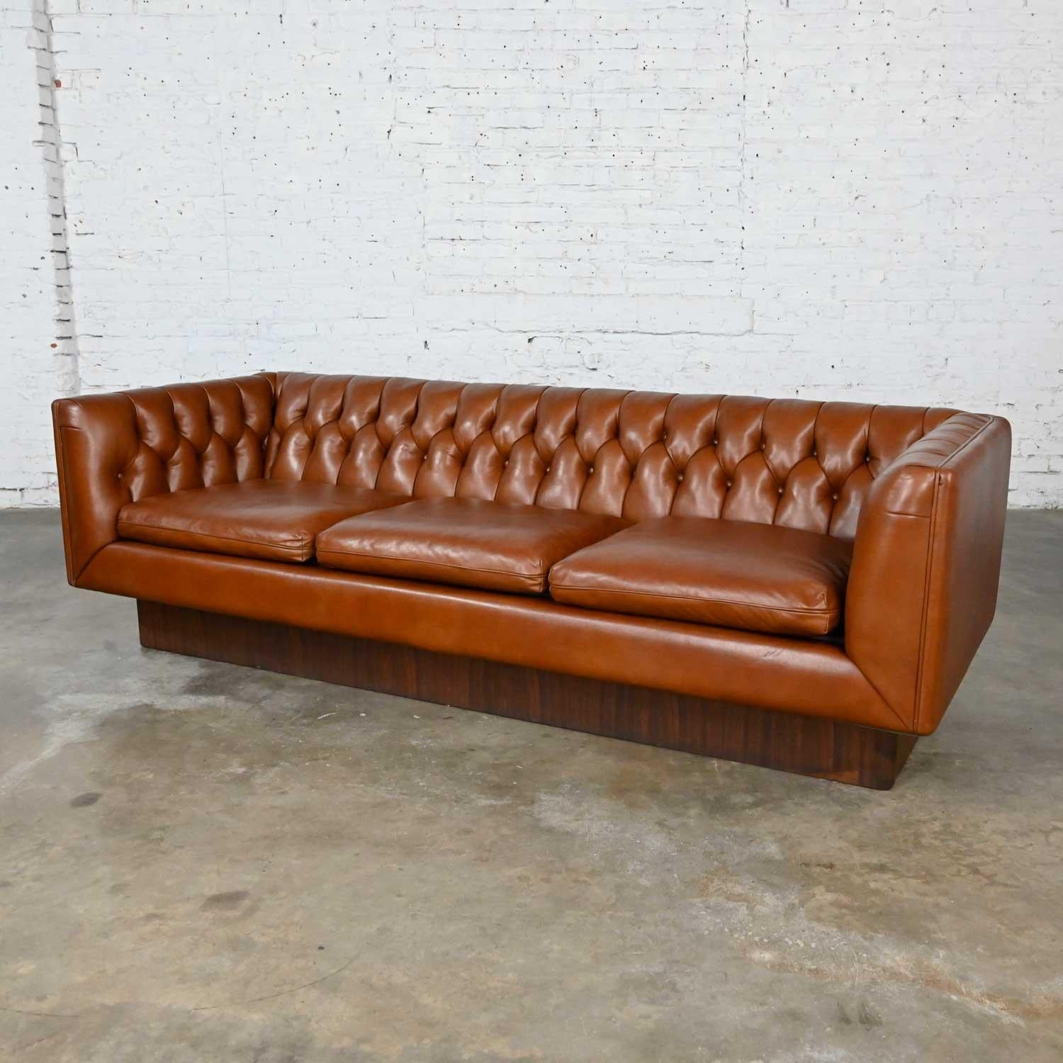20th Century Stow & Davis Cognac Leather Modern Tuxedo Chesterfield Style Tufted Sofa For Sale