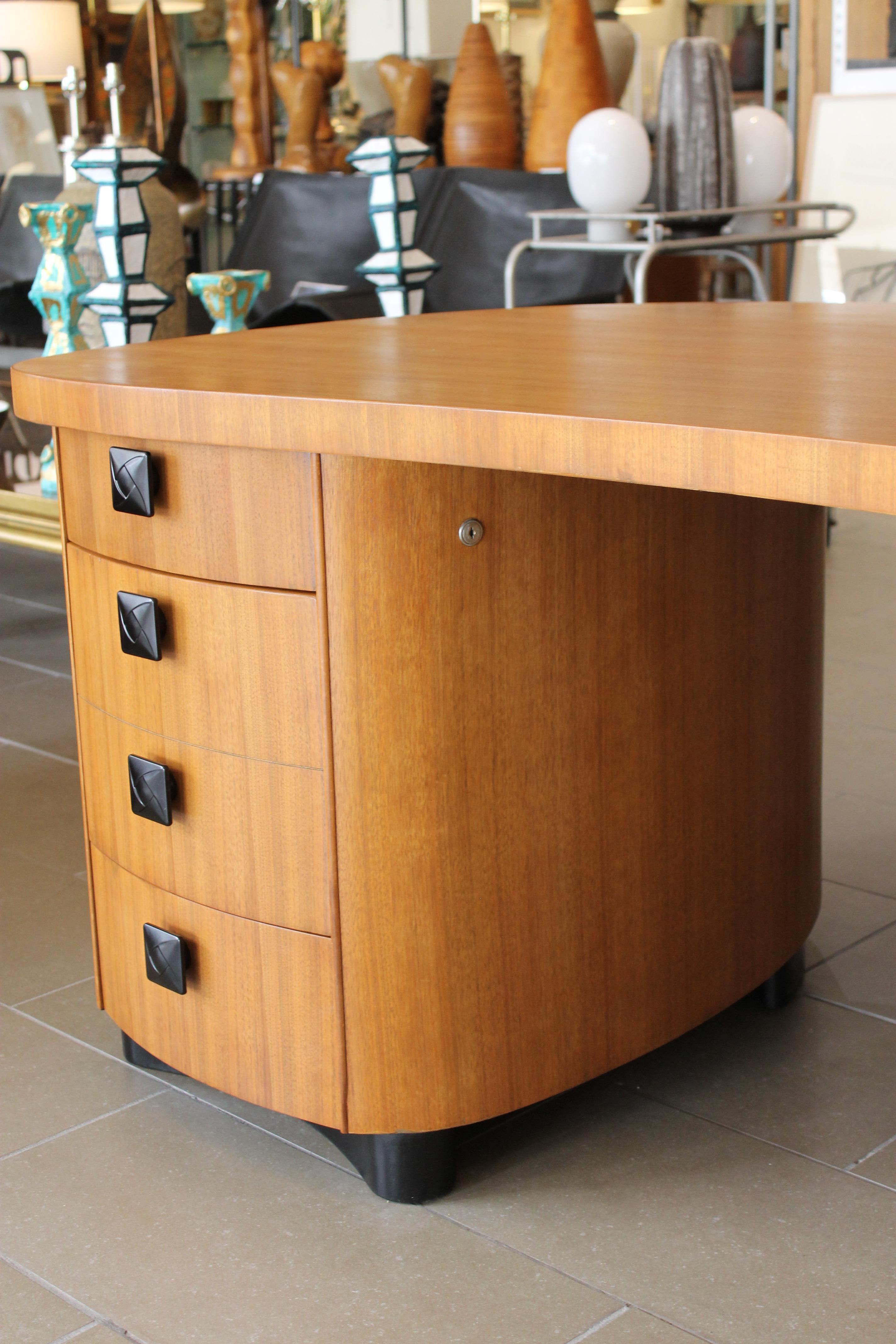 Stow & Davis Kidney Shape Desk In Good Condition In Palm Springs, CA