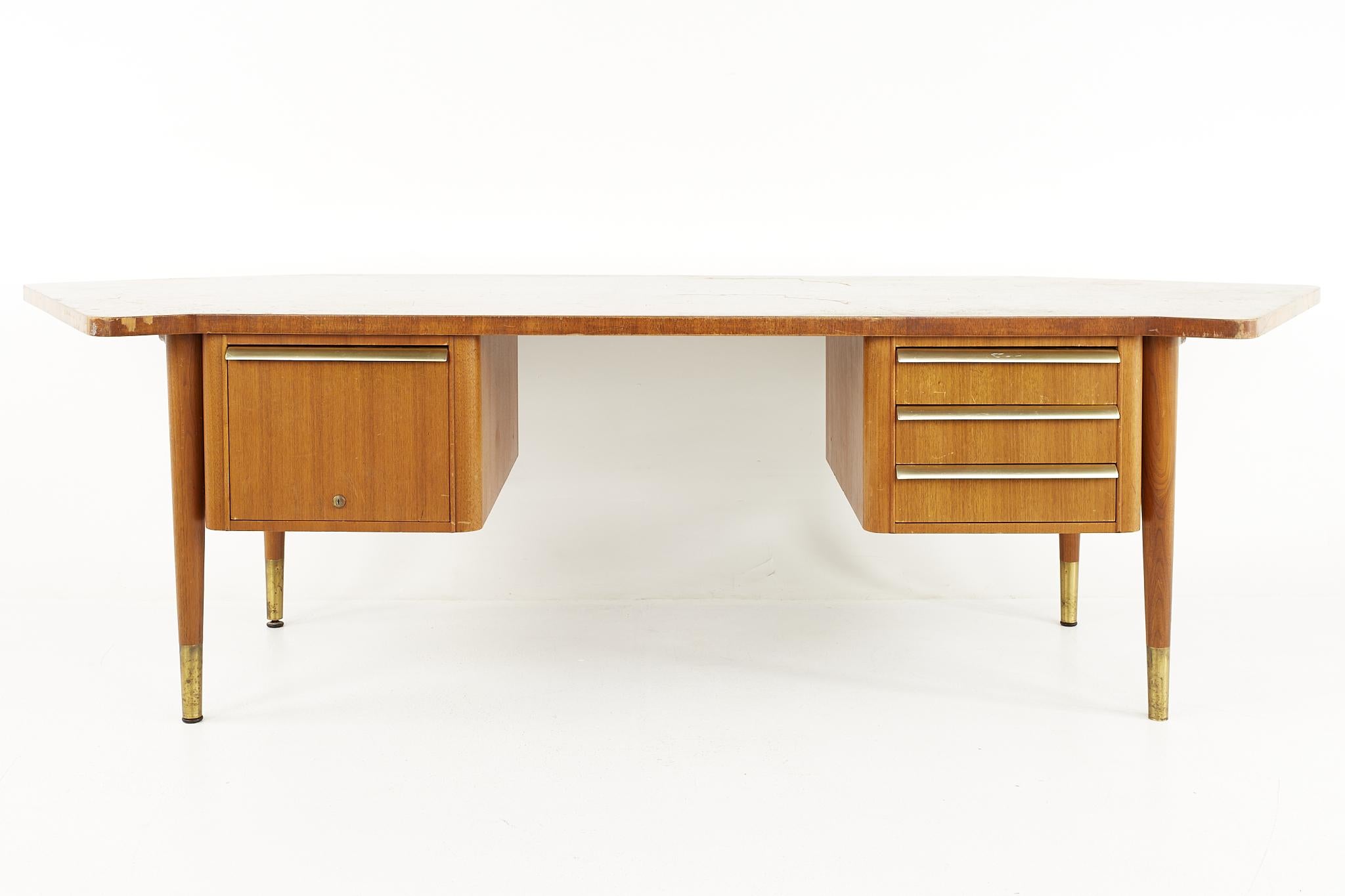 Stow Davis mid century boomerang walnut executive desk

The desk measures: 108 wide x 42.5 deep x 29.25 high, with a chair clearance of 27.75 inches high

All pieces of furniture can be had in what we call restored vintage condition. That means