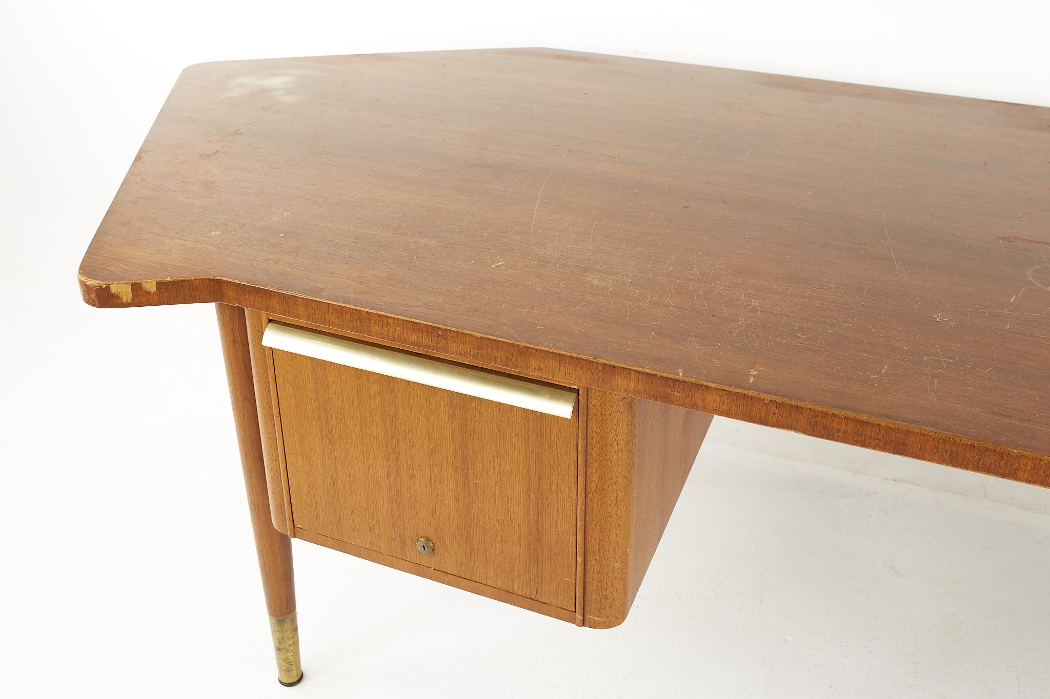 Late 20th Century Stow Davis Mid Century Boomerang Walnut Executive Desk