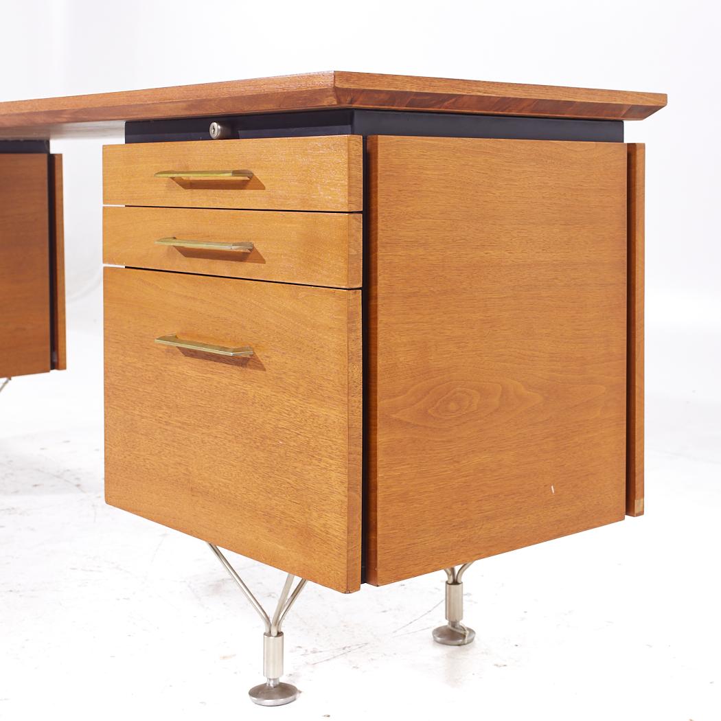 Stow Davis Mid Century Brass and Walnut Credenza In Good Condition For Sale In Countryside, IL