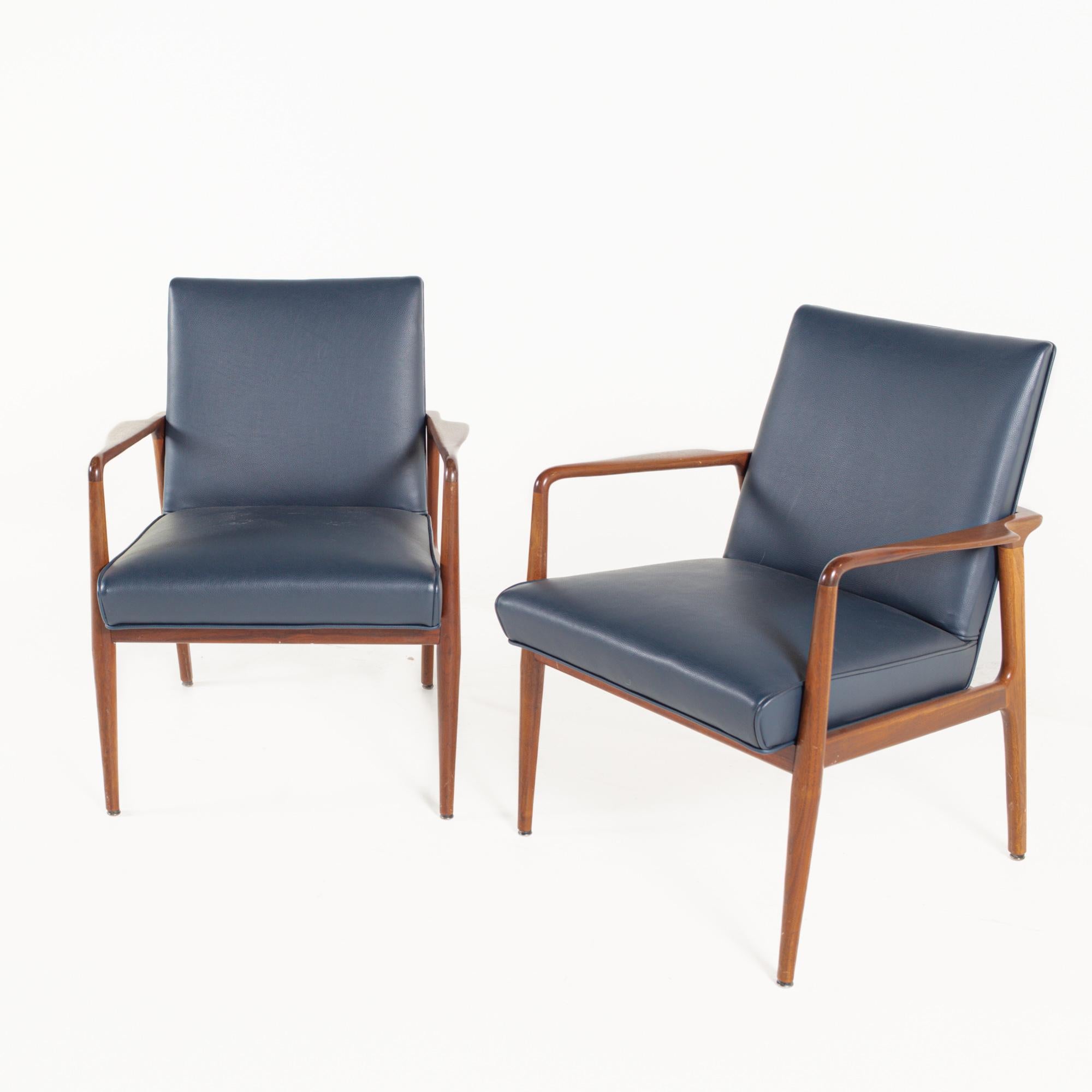 Mid-Century Modern Stow Davis Mid Century Lounge Chairs - Pair For Sale