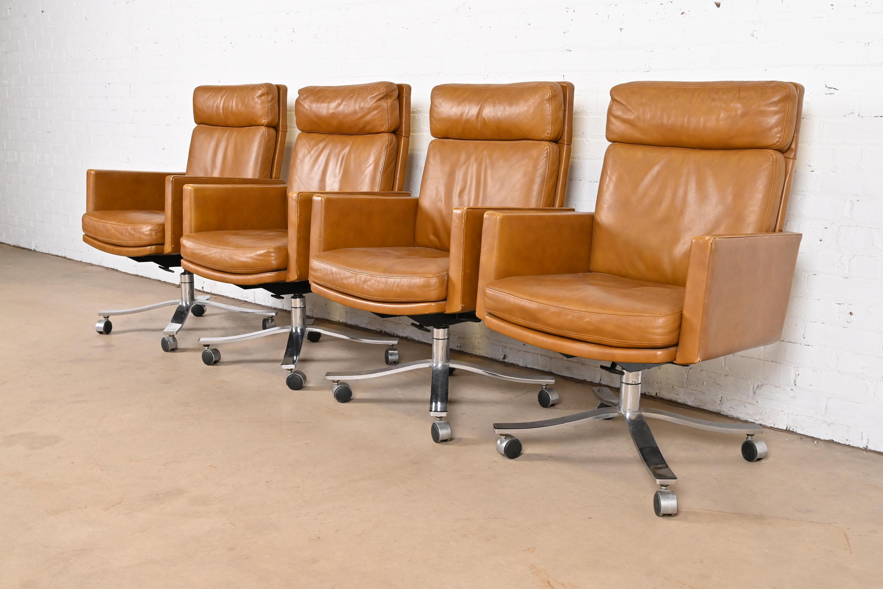 Stow Davis Mid-Century Modern Leather Executive Swivel Desk Chair, Circa 1960s For Sale 11