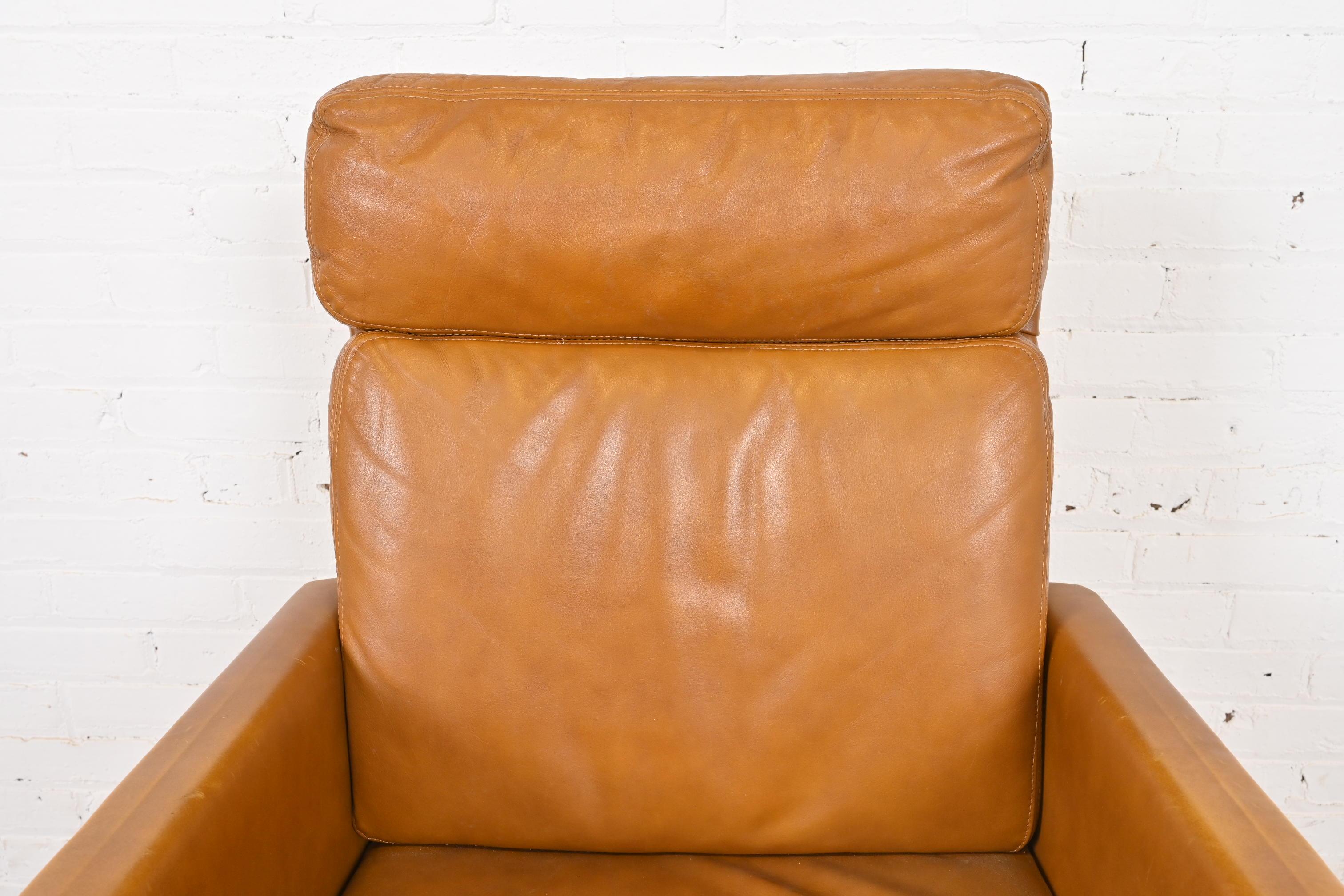 Stow Davis Mid-Century Modern Leather Executive Swivel Desk Chair, Circa 1960s For Sale 4