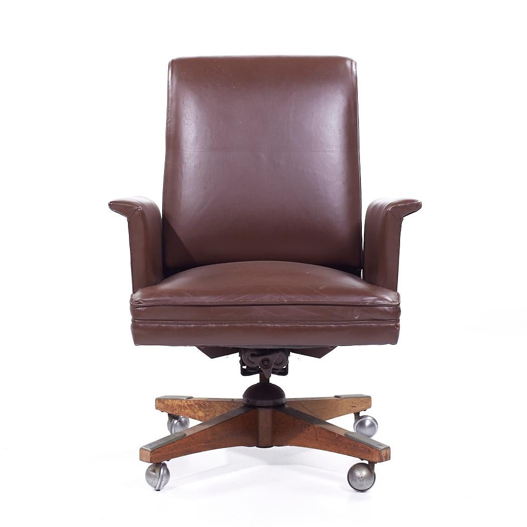 Stow Davis Mid Century Leather Executive Swivel Desk Chair

This executive chair measures: 25.25 wide x 25.75 deep x 31.5 high, with a seat height of 17 and arm height/chair clearance 24.5 inches

All pieces of furniture can be had in what we call