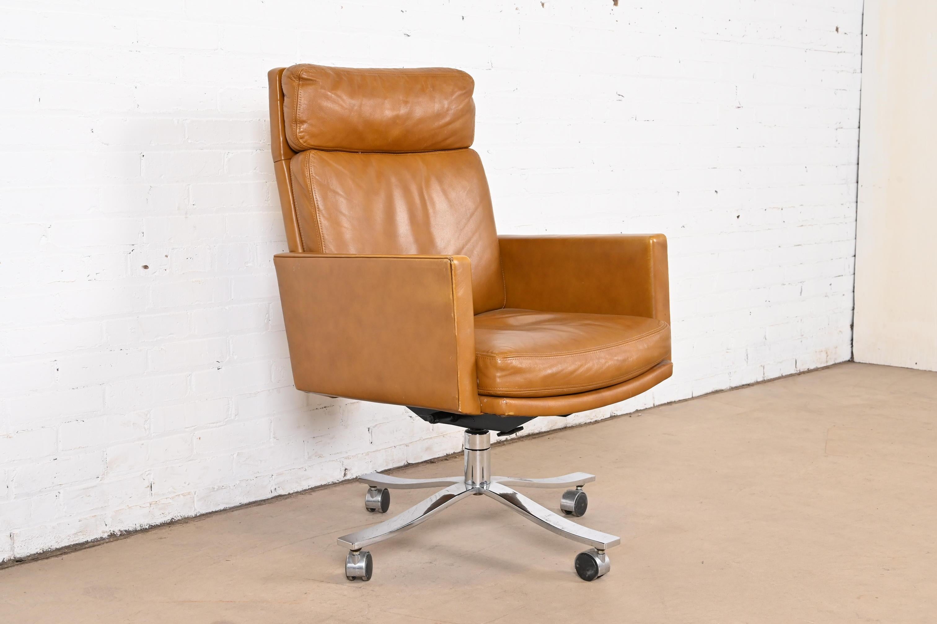 Stow Davis Mid-Century Modern Leather Executive Swivel Desk Chairs, Set of Four For Sale 6
