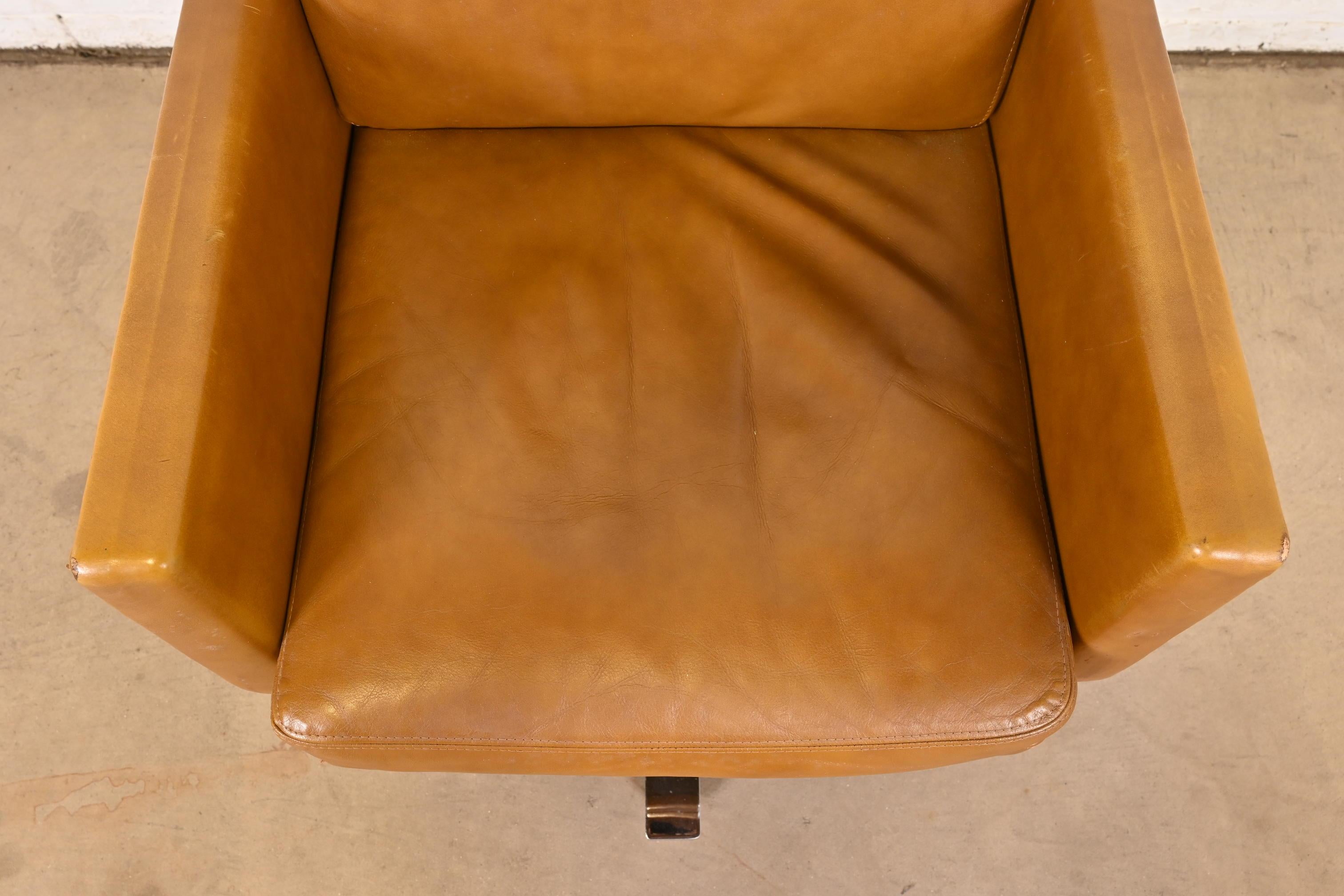 Stow Davis Mid-Century Modern Leather Executive Swivel Desk Chairs, Set of Four For Sale 8