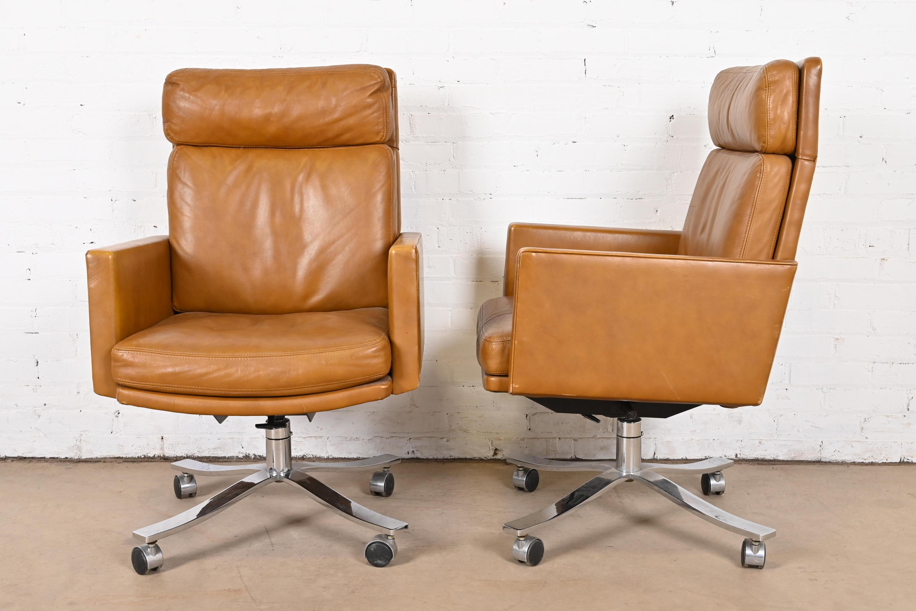Stow Davis Mid-Century Modern Leather Executive Swivel Desk Chairs, Set of Four For Sale 3