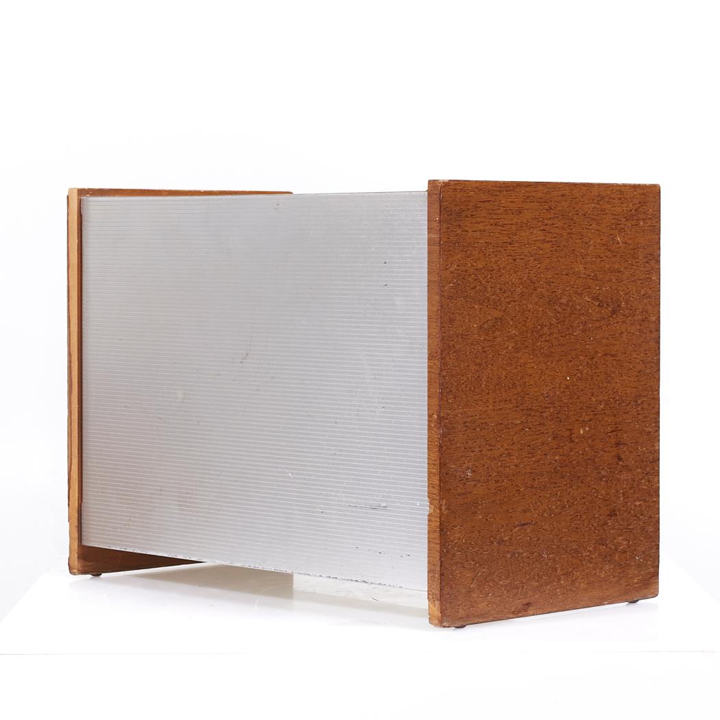 Mid-Century moderno Can di Stow & Davis in noce e alluminio del Medioevo in vendita
