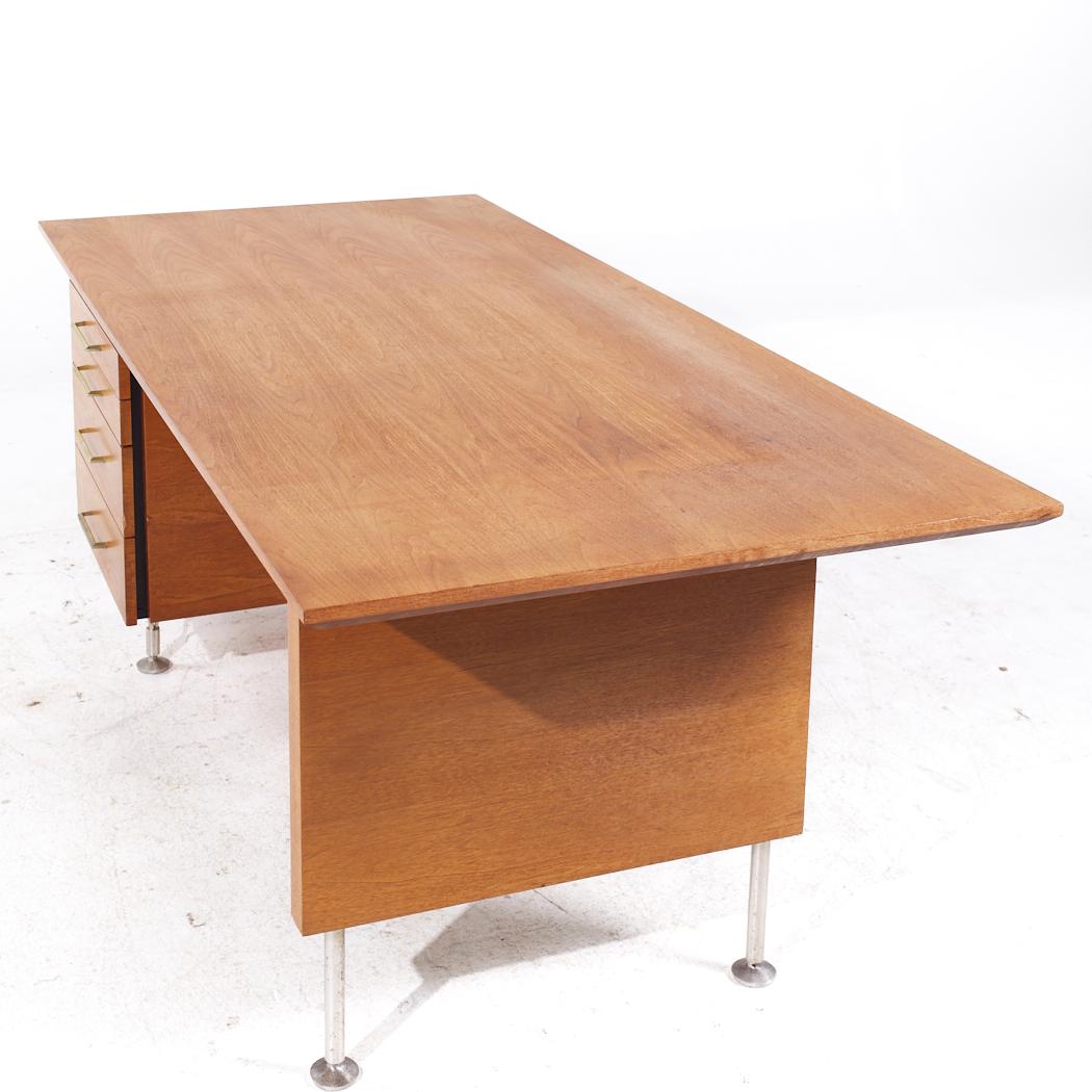 Stow Davis Mid Century Walnut and Brass Desk For Sale 1