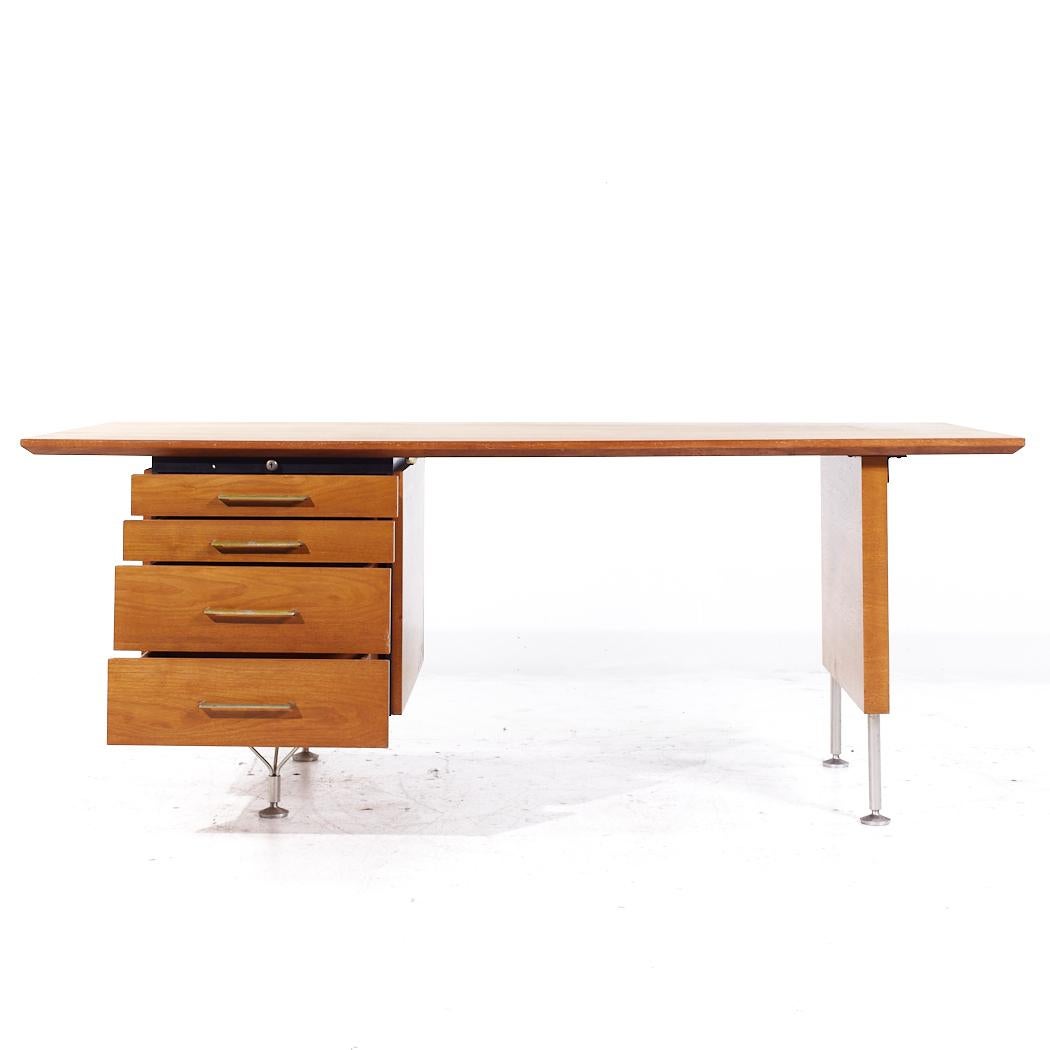 Stow Davis Mid Century Walnut and Brass Desk For Sale 2