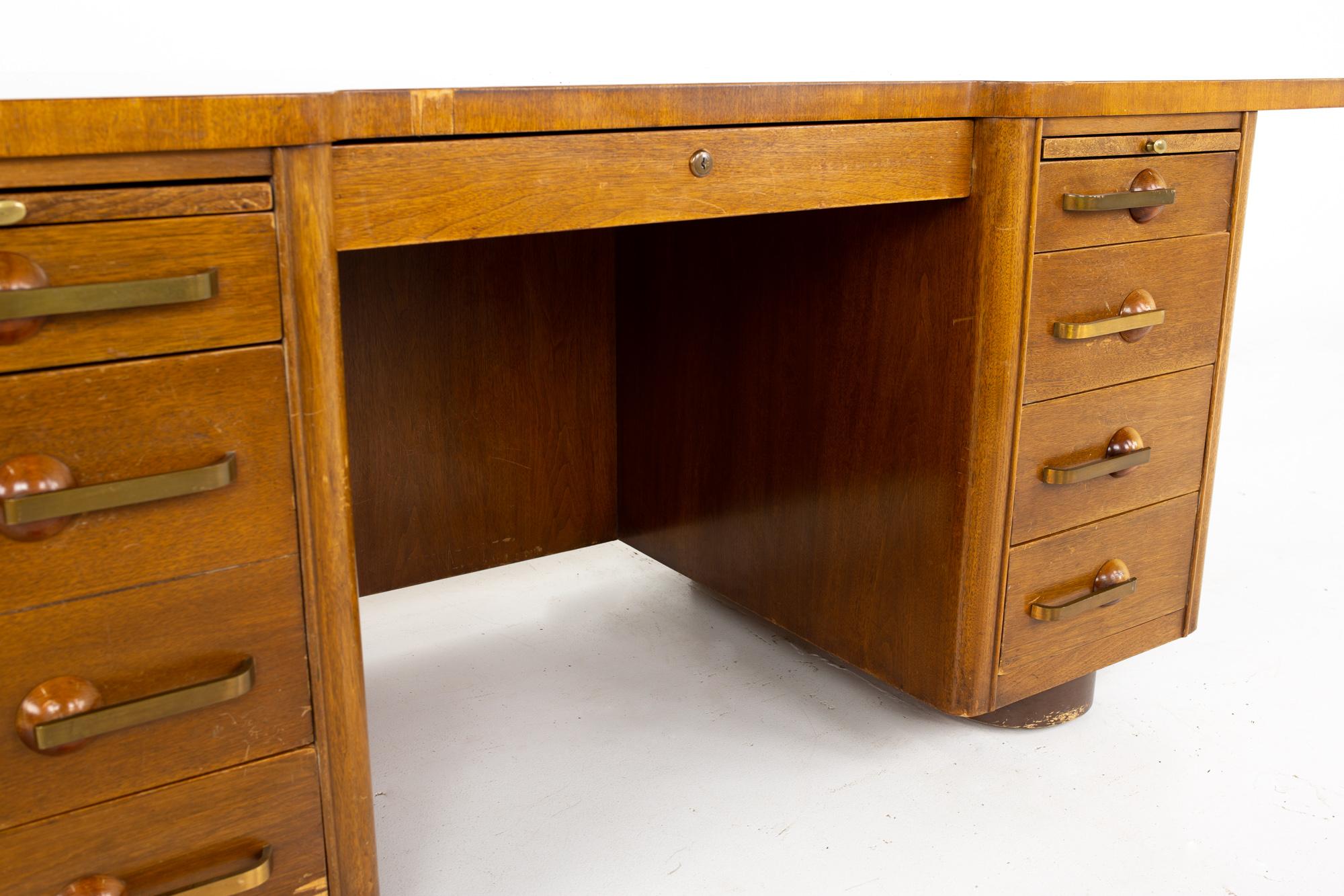 Stow Davis Mid Century Walnut and Brass Executive Desk In Good Condition In Countryside, IL