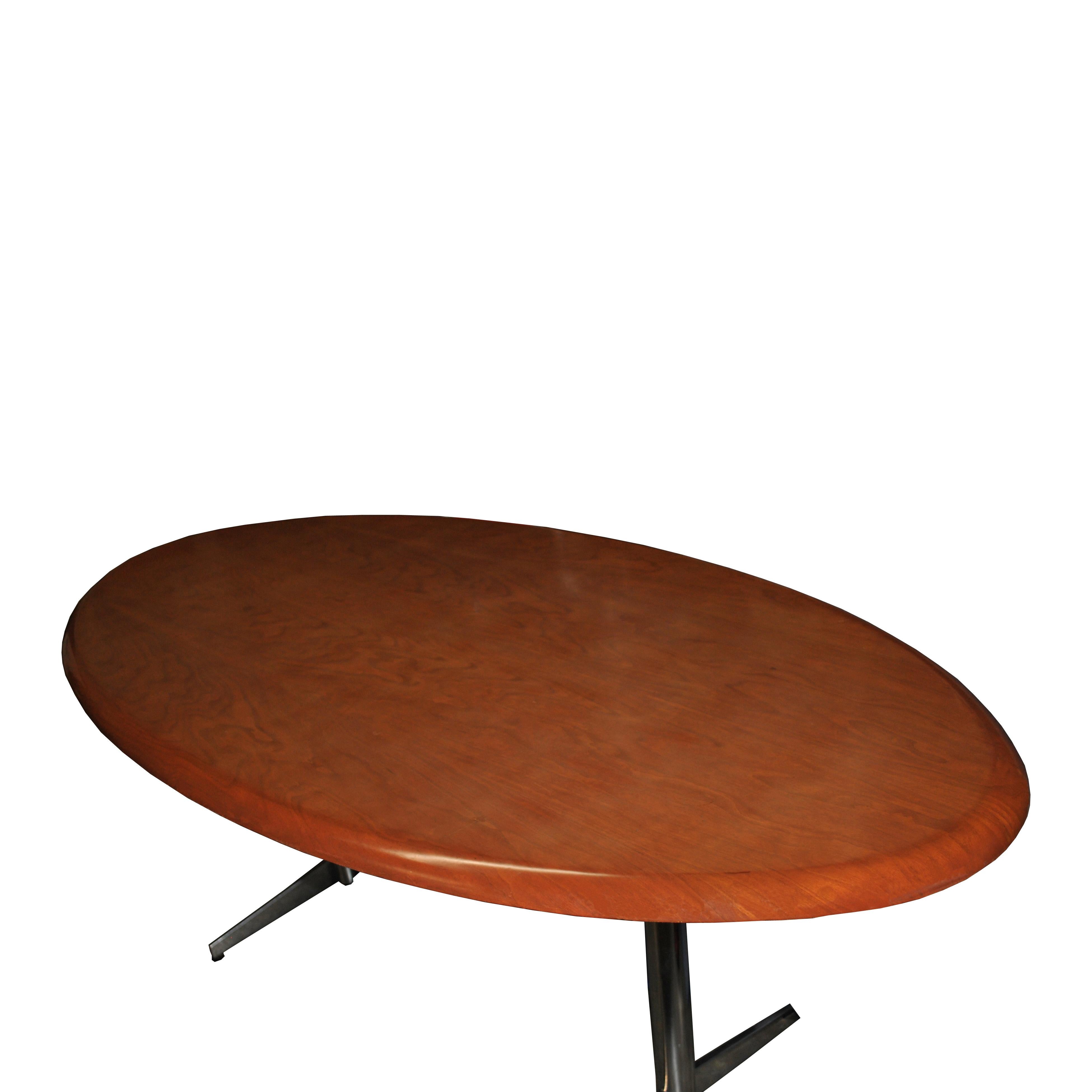 Davis Ovaler Tisch-Schreibtisch aus Nussbaumholz im Zustand „Gut“ im Angebot in Pasadena, TX
