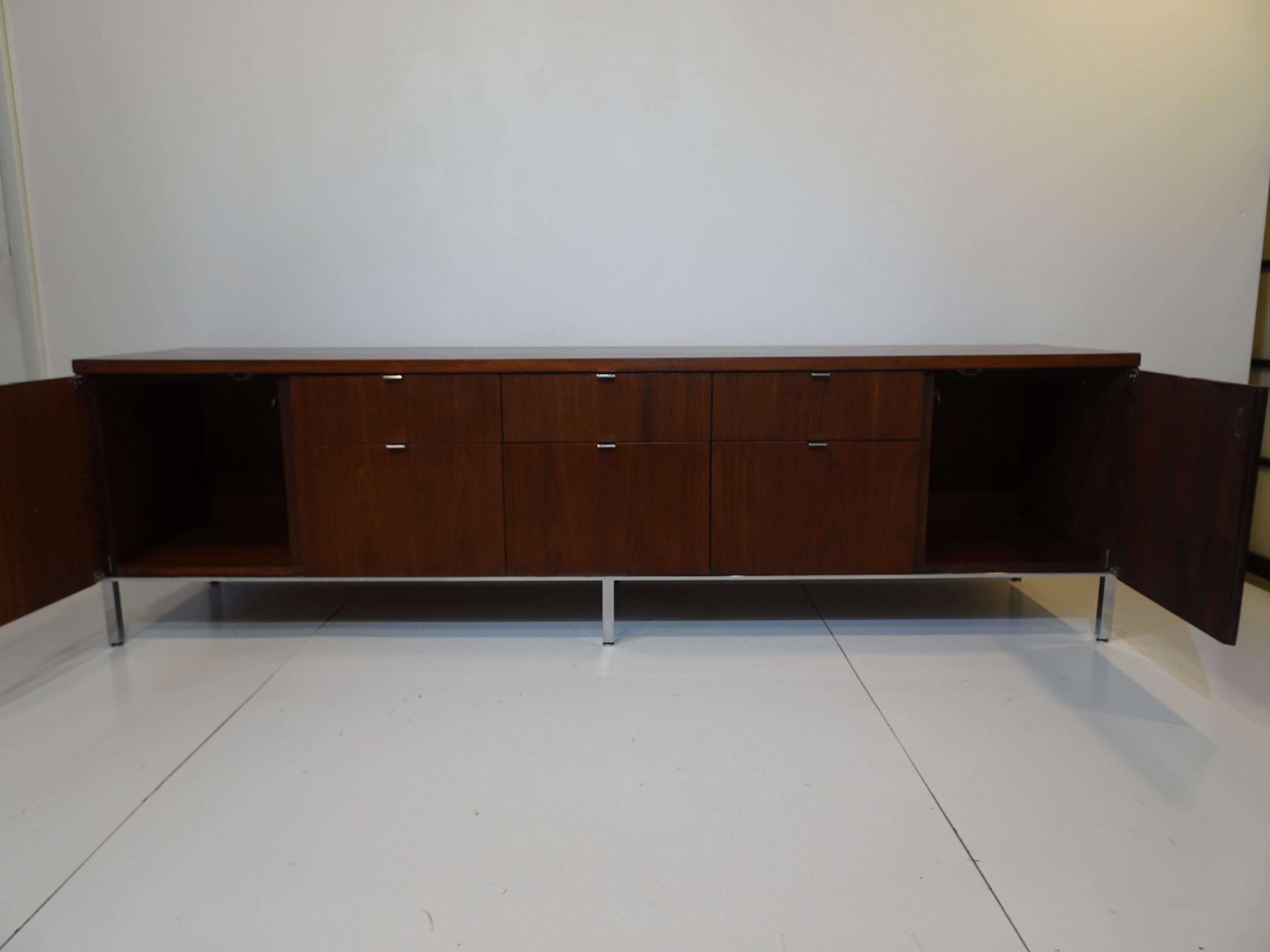 Stow Davis Walnut Credenza in the Style of Knoll 5