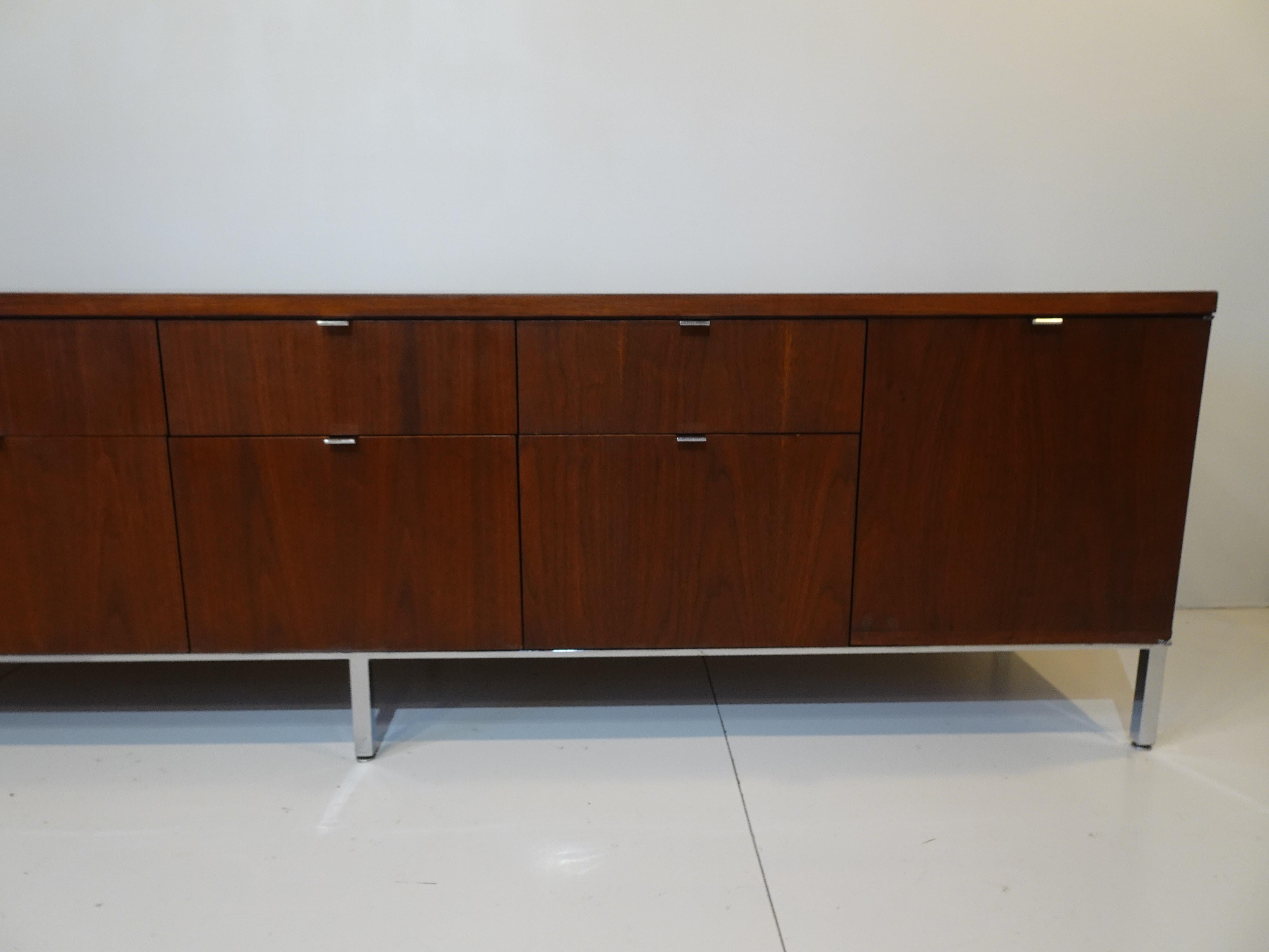 Mid-Century Modern Stow Davis Walnut Credenza in the Style of Knoll