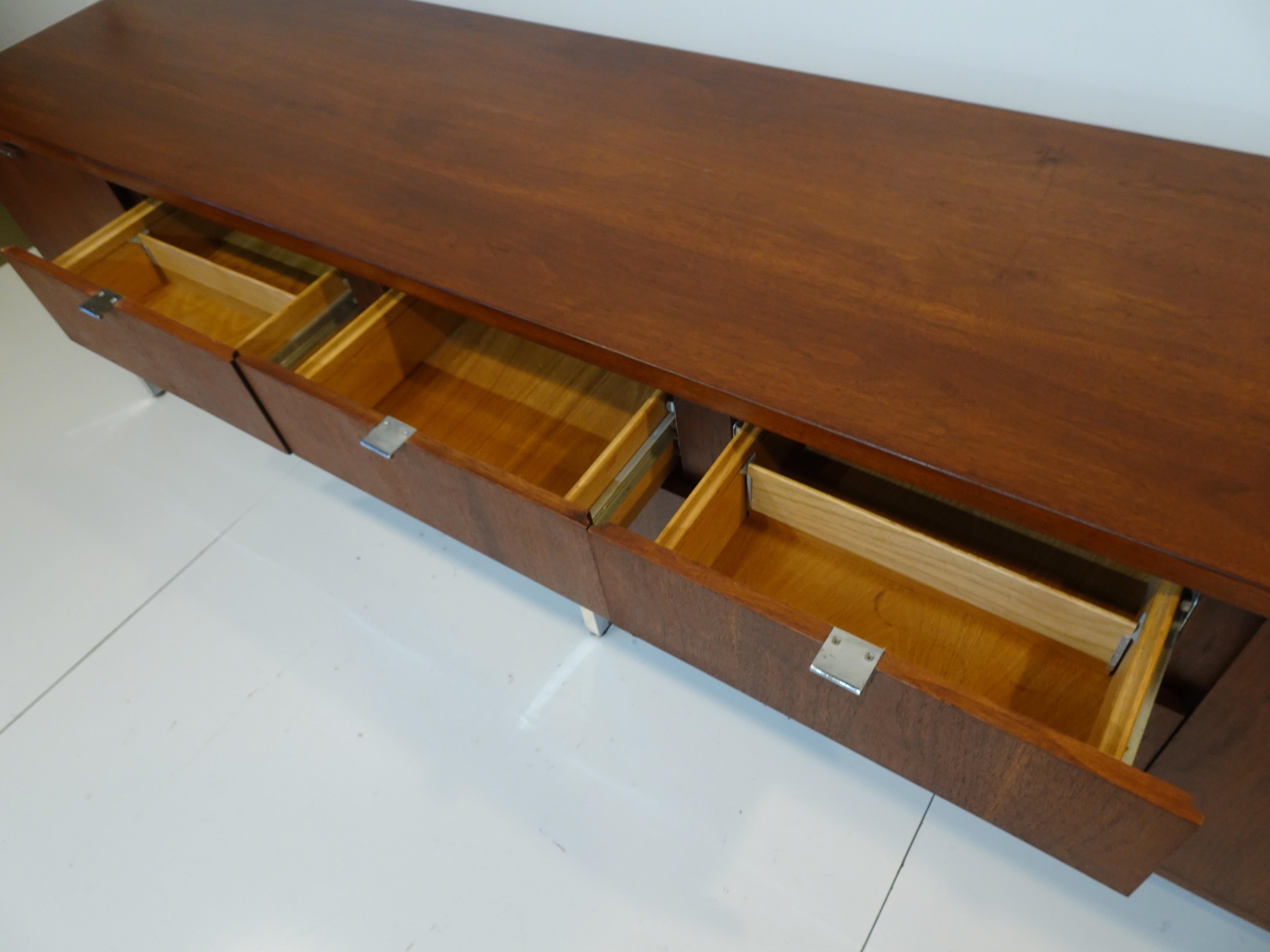 Stow Davis Walnut Credenza in the Style of Knoll 3