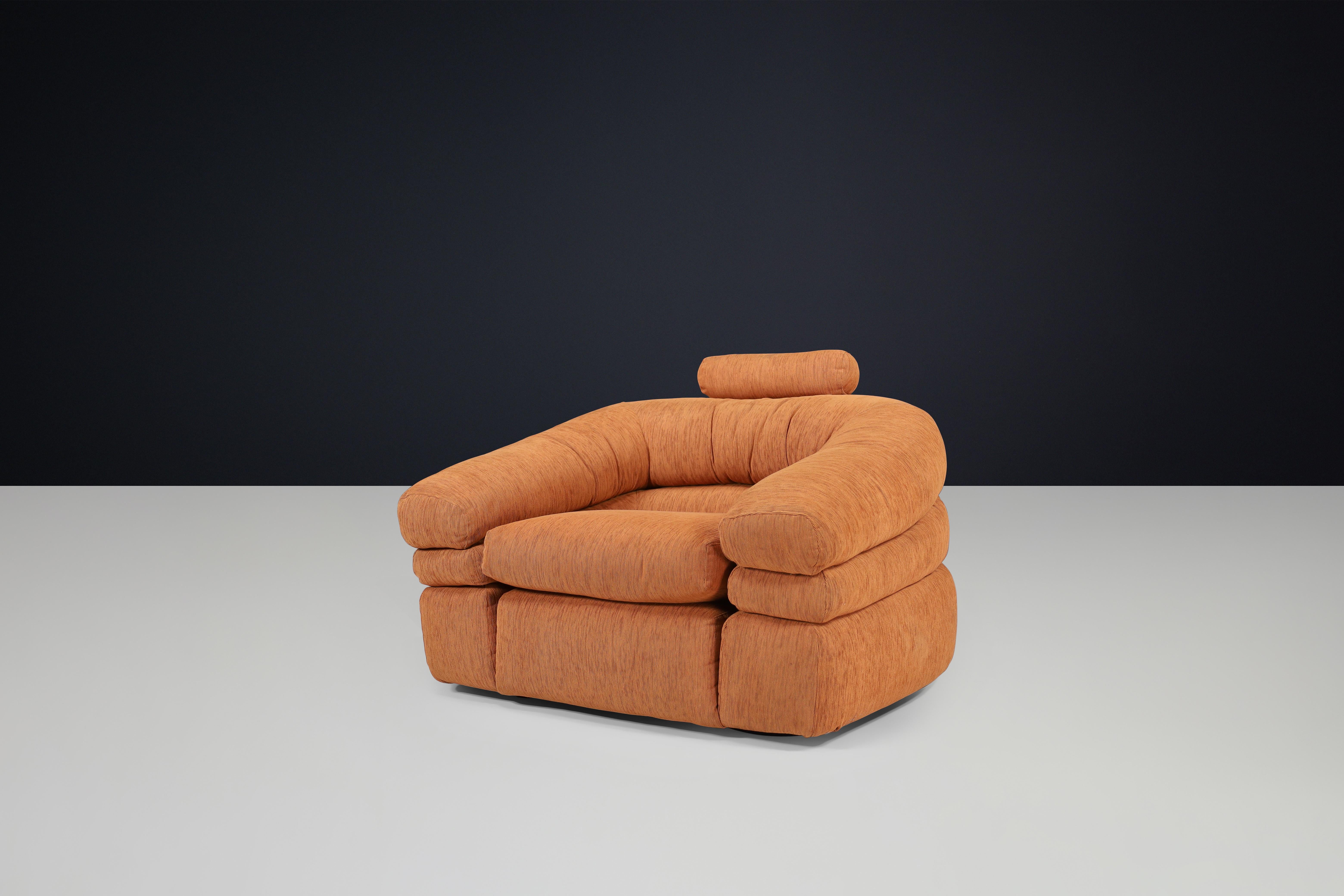 Straccio Easy Chair by De Pas, D’Urbino, Lomazzi for Zanotta, Italy, 1967.

This stylish lounge chair, designed by Jonathan de Pas, Donato D’Urbino, and Paolo Lomazzi for Zanotta in 1967, features original fabric upholstery and a foam-covered
