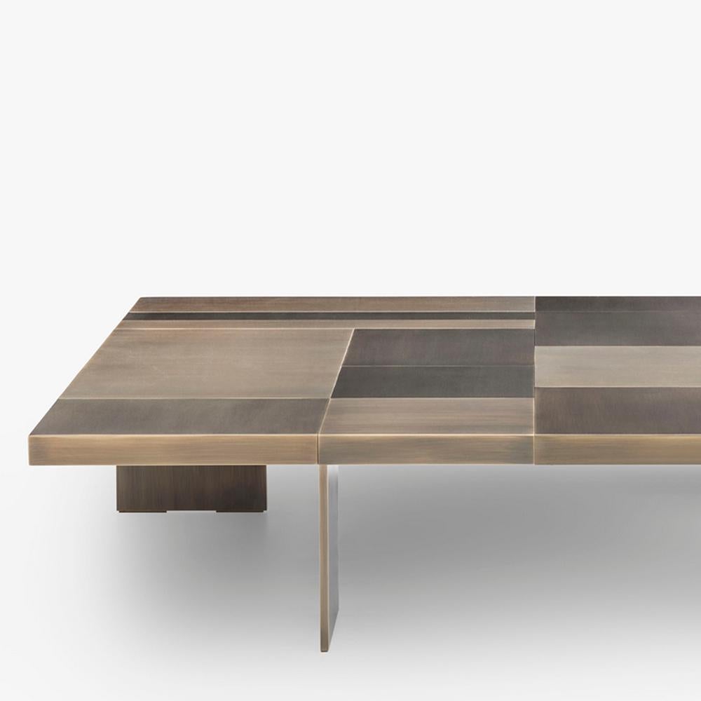 Coffee table Strada bronze with structure in solid 
wood covered with solid bronze plates finishes.