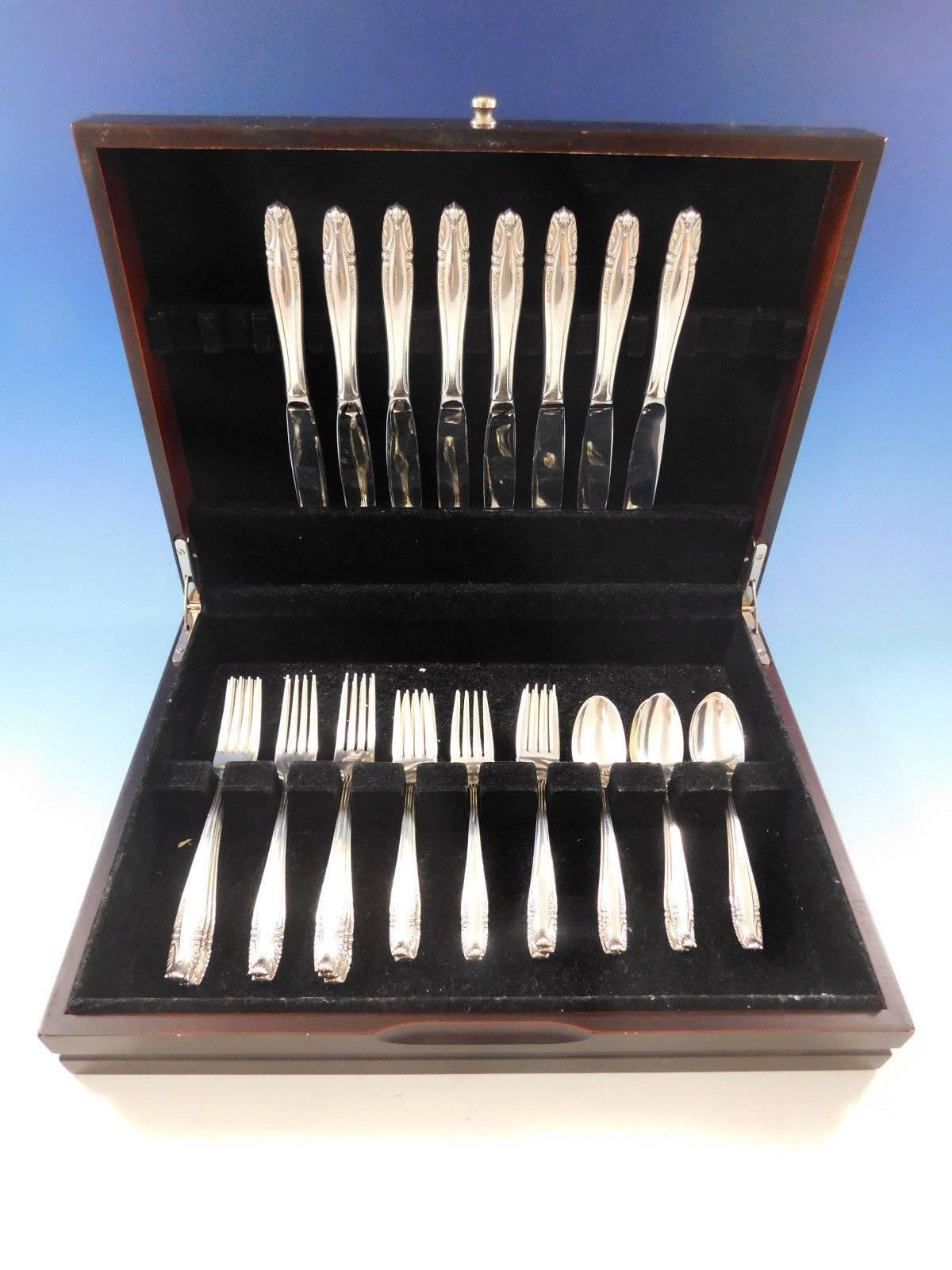Stradivari by Wallace sterling silver flatware set, 32 pieces. This set includes:

8 Knives, 9