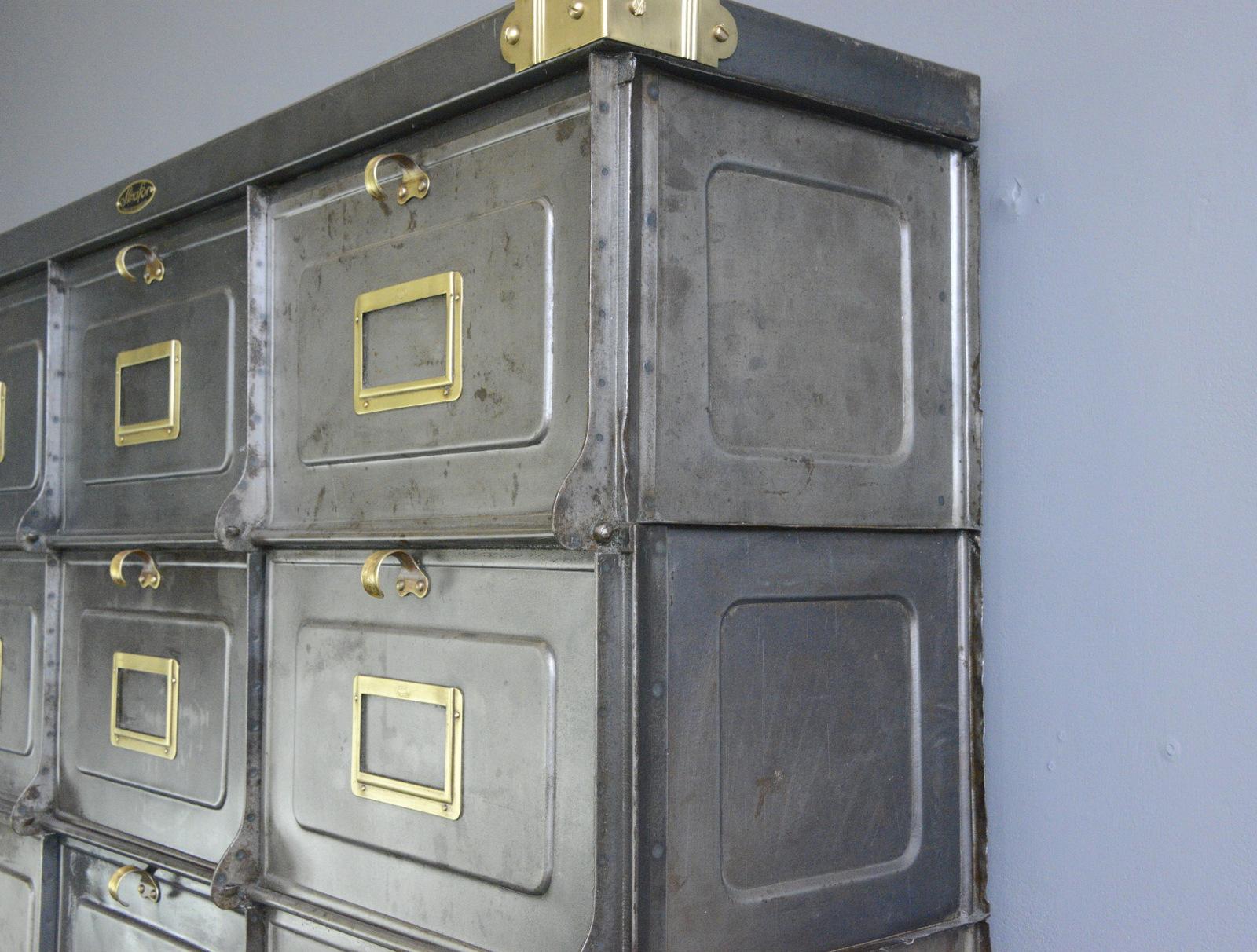 Strafor Clapets Industrial Cabinet, circa 1920s In Good Condition In Gloucester, GB