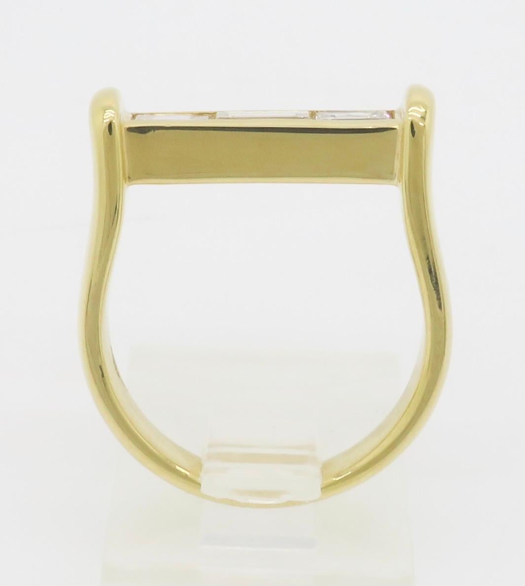 Bague droite en or jaune 18 carats avec diamants baguettes en vente 7