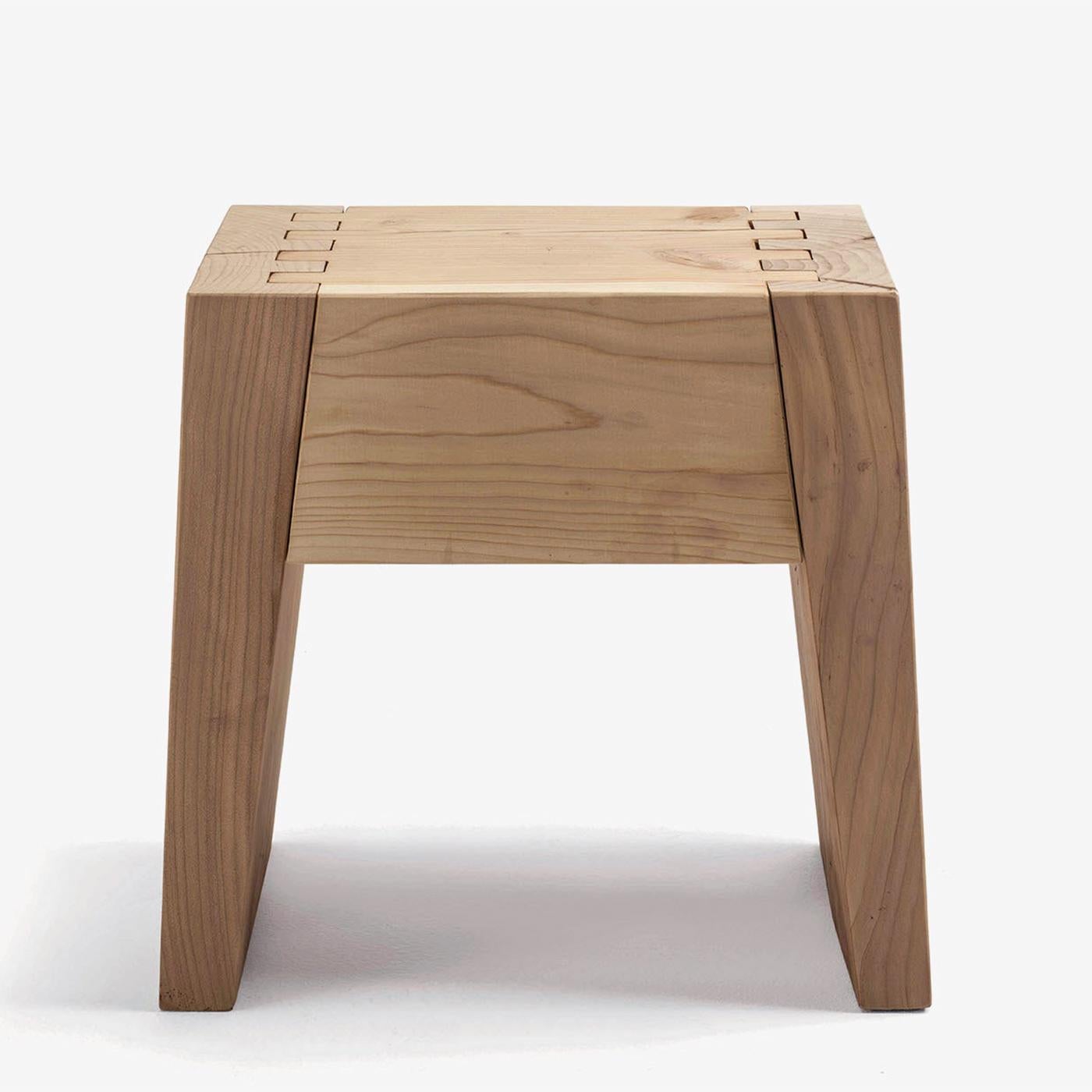 Stool Straight Cedar in solid natural aromatic cedar wood. 
Made in one block of cedar wood. Treated with natural 
pine extracts wax. Solid cedar wood include movement, 
cracks and changes in wood conditions, this is the essential