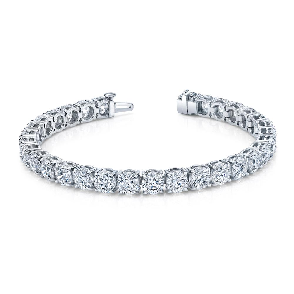 30 Round Brilliant Diamonds set in platinum 4-prong straight line bracelet.
24.30 carat total weight 
Measures 7 inches long